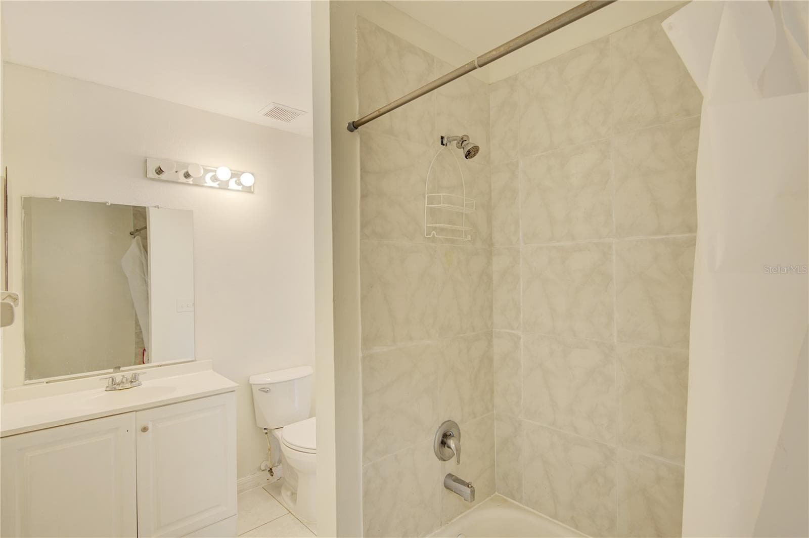 Single Family Residence at 538 QUEENSBRIDGE DR, LAKE MARY, photo 17 of 25