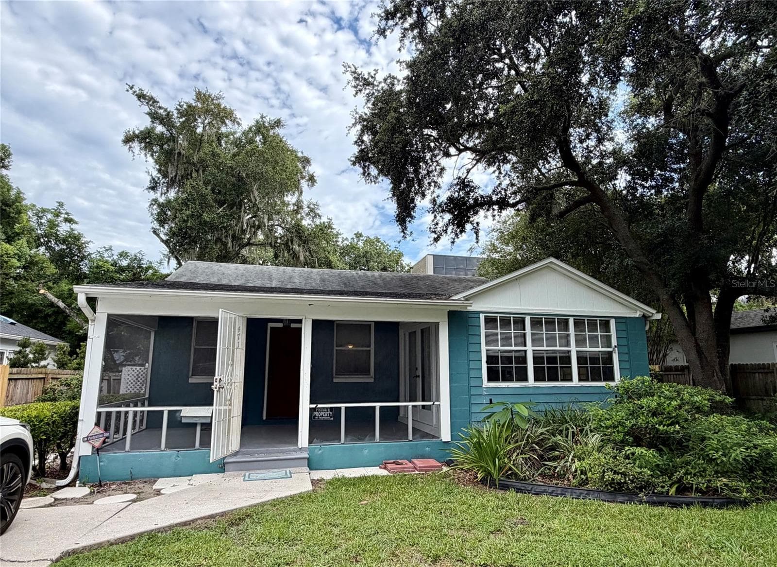 471 HOLT AVE