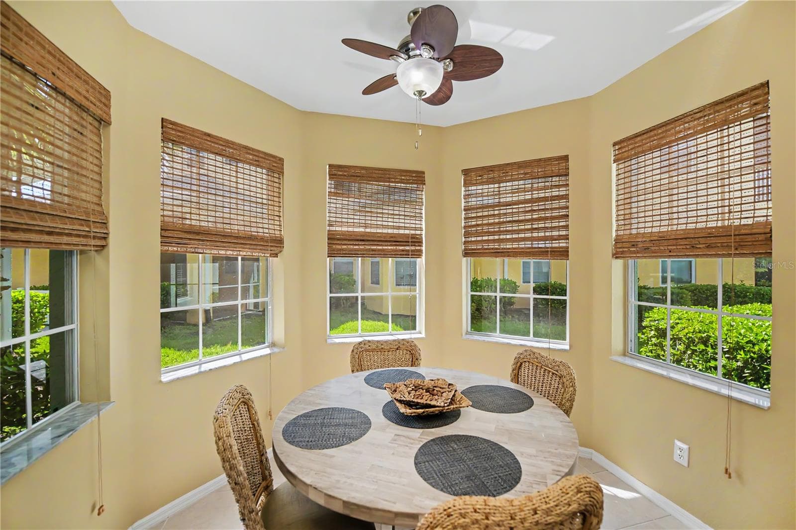 spacious informal dining area - 25545 HERITAGE LAKE BLVD #21, PUNTA GORDA