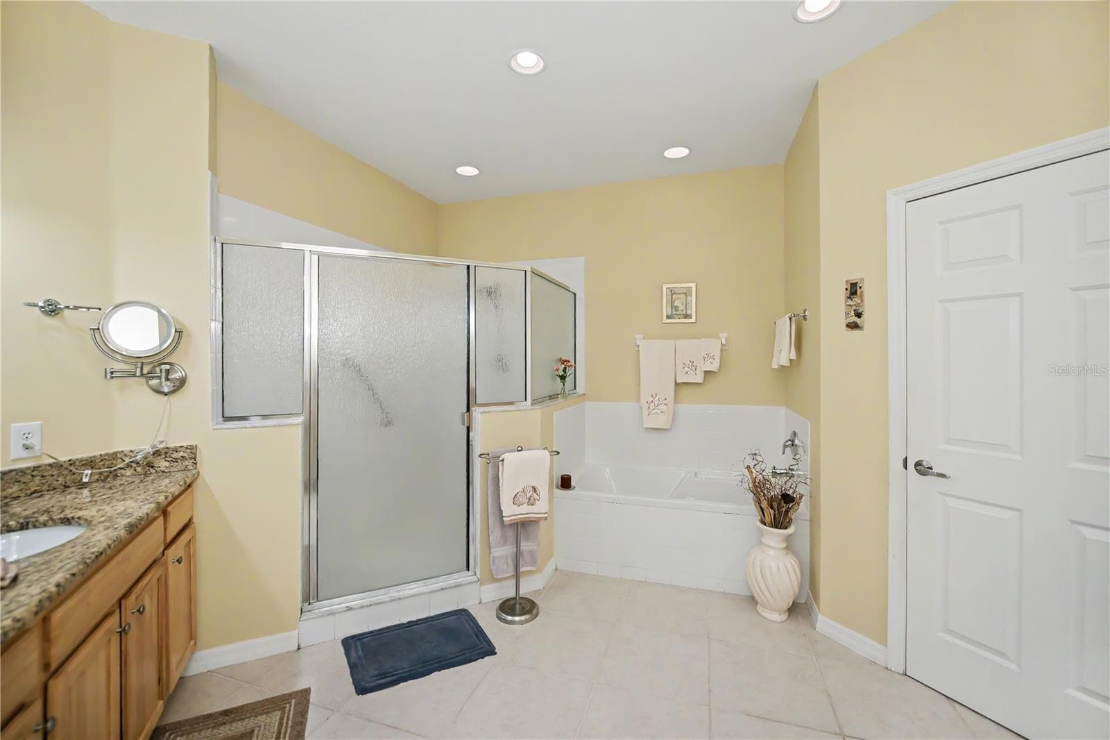 a noteworthy primary bath - 25545 HERITAGE LAKE BLVD #21, PUNTA GORDA