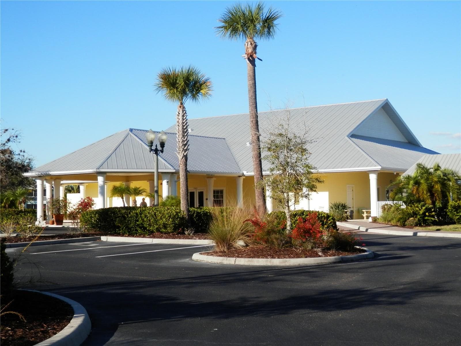 Community clubhouse with library, dance floor, fireplace, kitchen, billiards table, large screen TV, activities, and more! Relax on the back porch overlooking the main lake. - 25545 HERITAGE LAKE BLVD #21, PUNTA GORDA