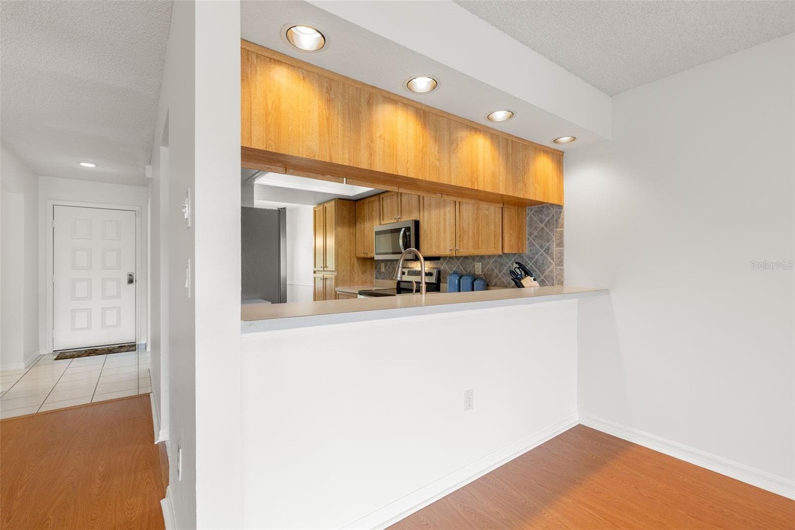 Breakfast bar - 1801 E LAKE RD #19D, PALM HARBOR