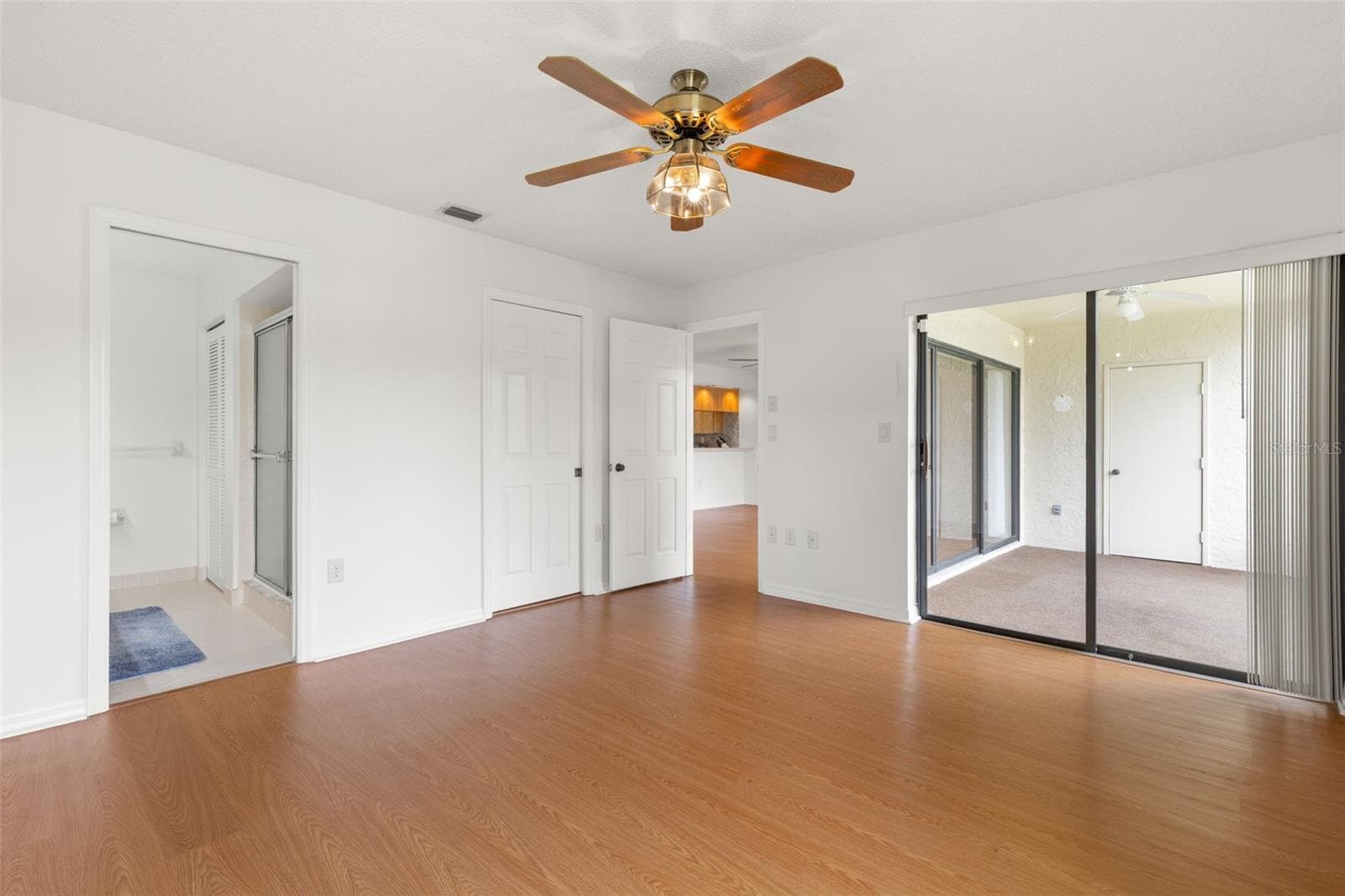 Primary bedroom - 1801 E LAKE RD #19D, PALM HARBOR