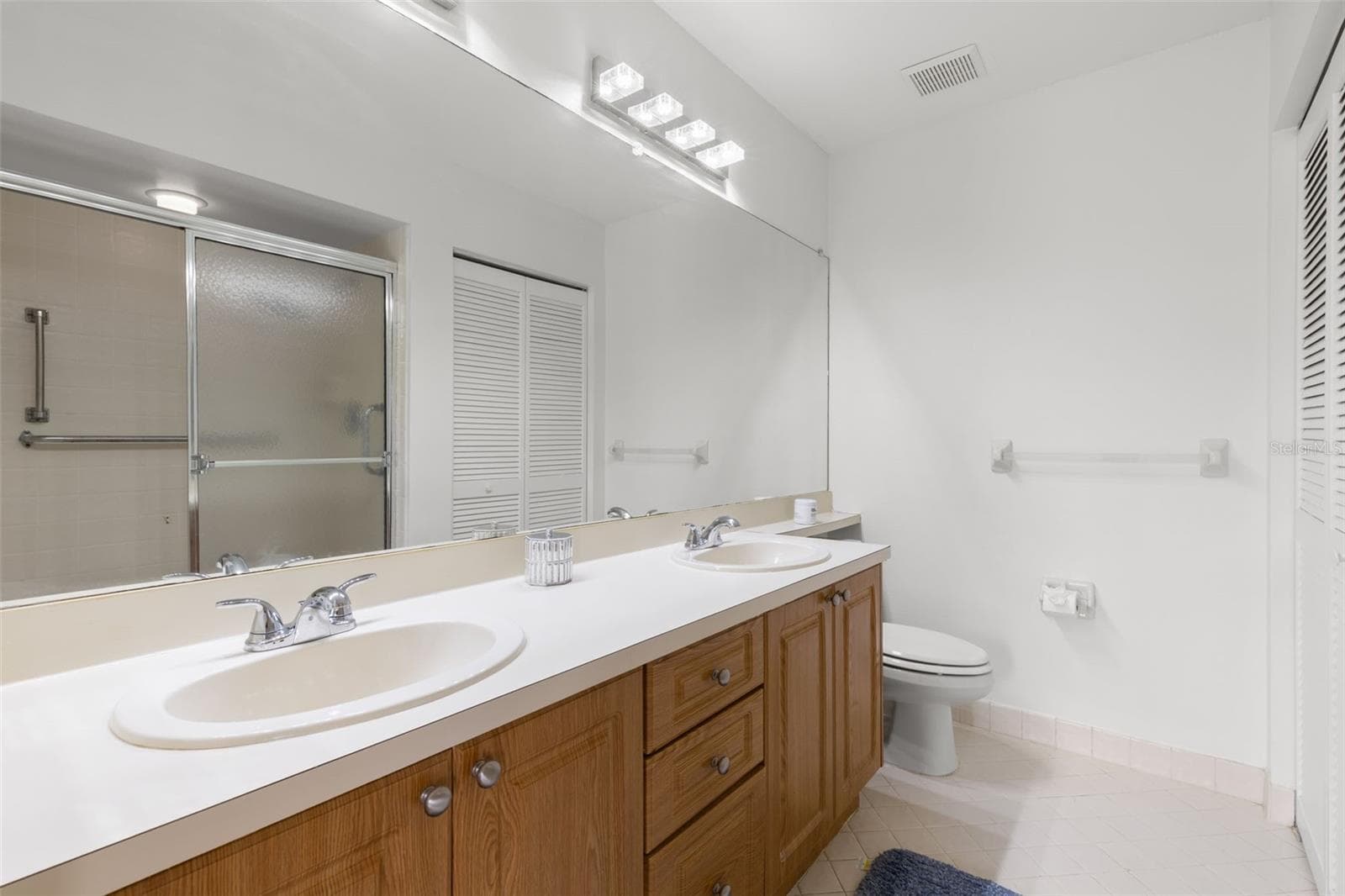 Primary ensuite - 1801 E LAKE RD #19D, PALM HARBOR