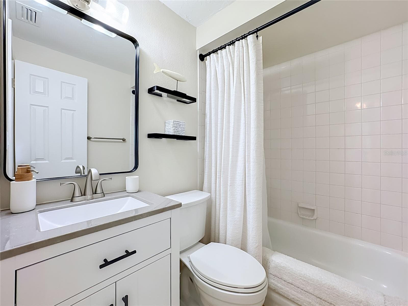Half Duplex at 202 PEACOCK  UNIT B LN #B, HOLMES BEACH, photo 20 of 63