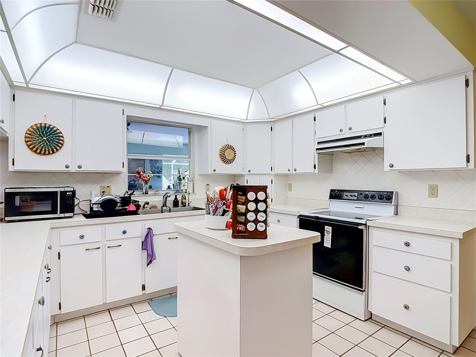 Single Family Residence at 40312 SUNBURST DR, DADE CITY, photo 6 of 75