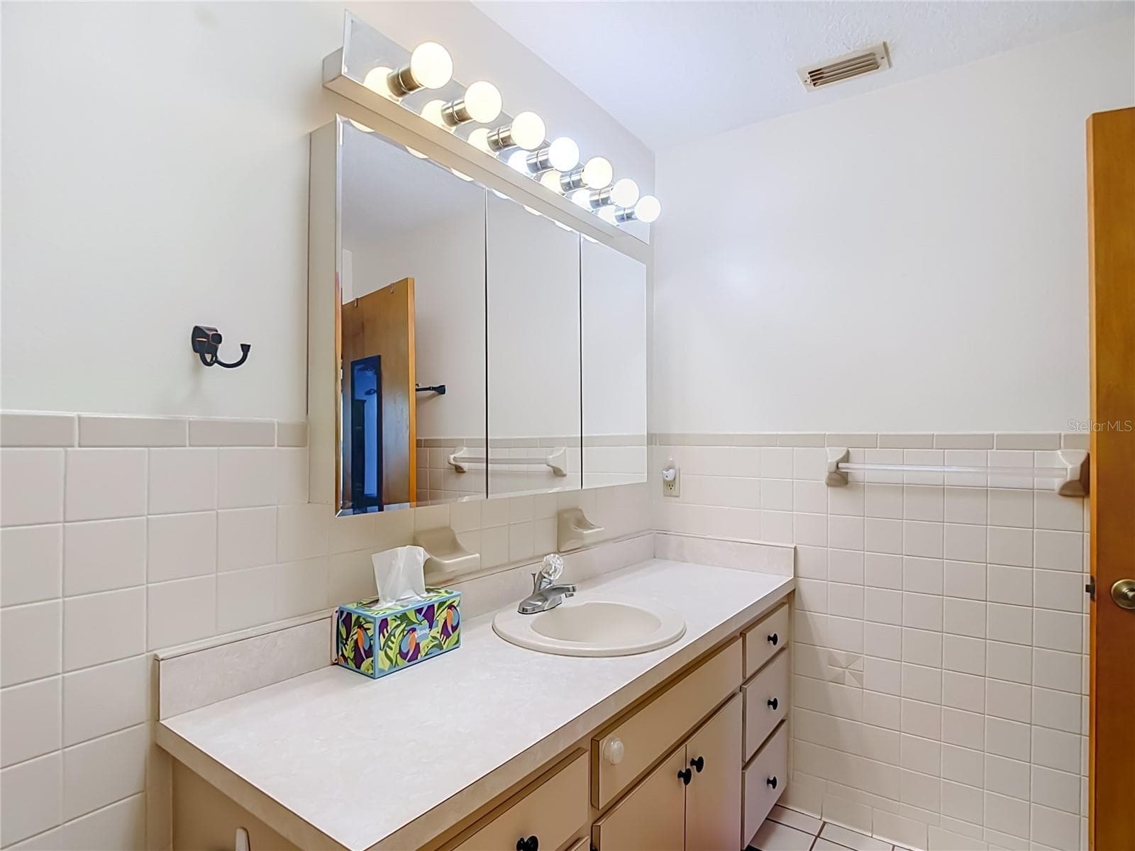 Single Family Residence at 40312 SUNBURST DR, DADE CITY, photo 8 of 75