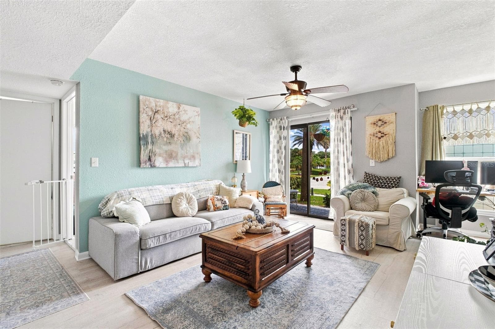 Livng Room with corner nook for any use - 455 ALT 19 S #17, PALM HARBOR