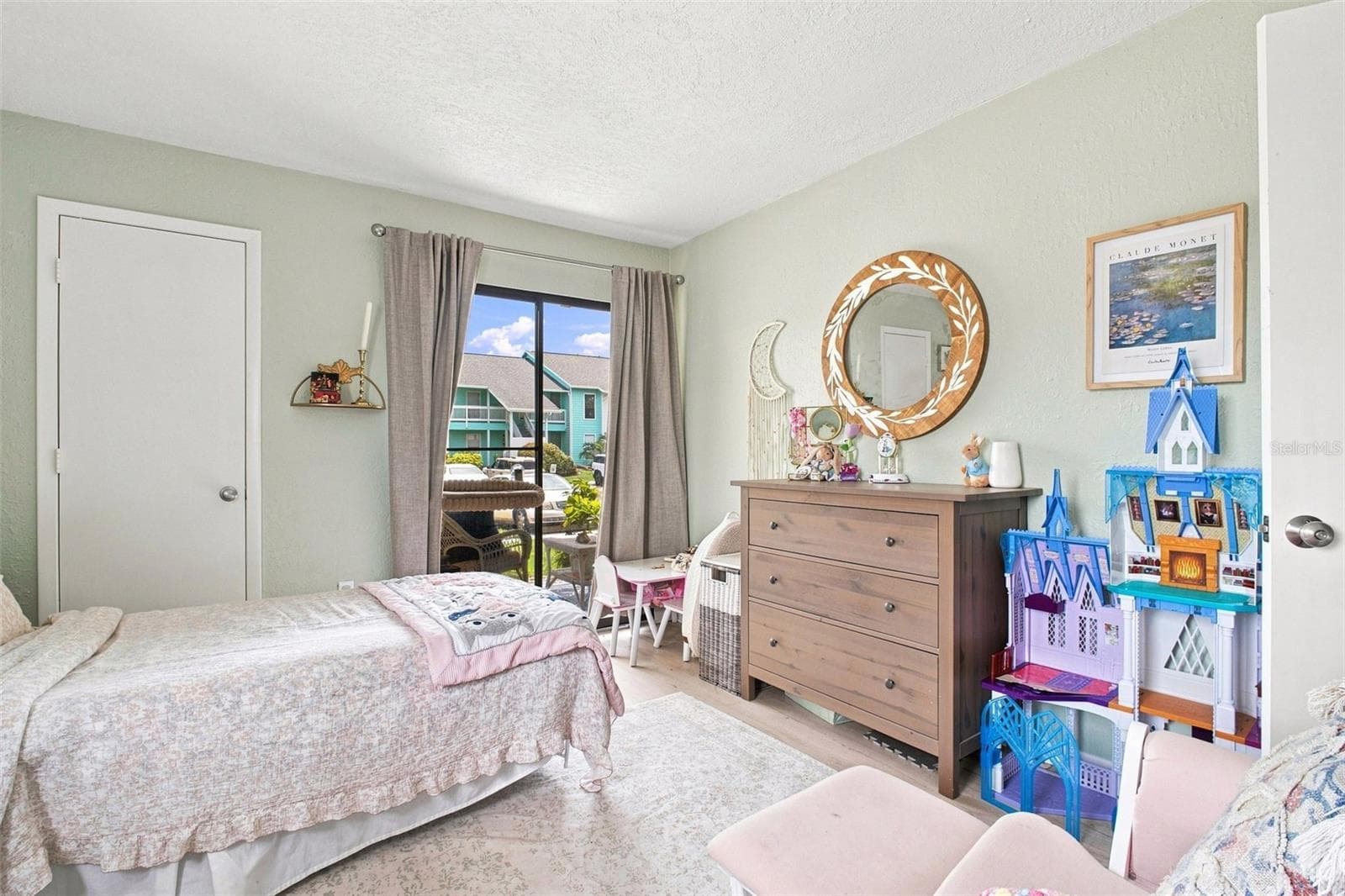 Bright and spacious Bdrm 2 with sliders to outdoor patio - 455 ALT 19 S #17, PALM HARBOR