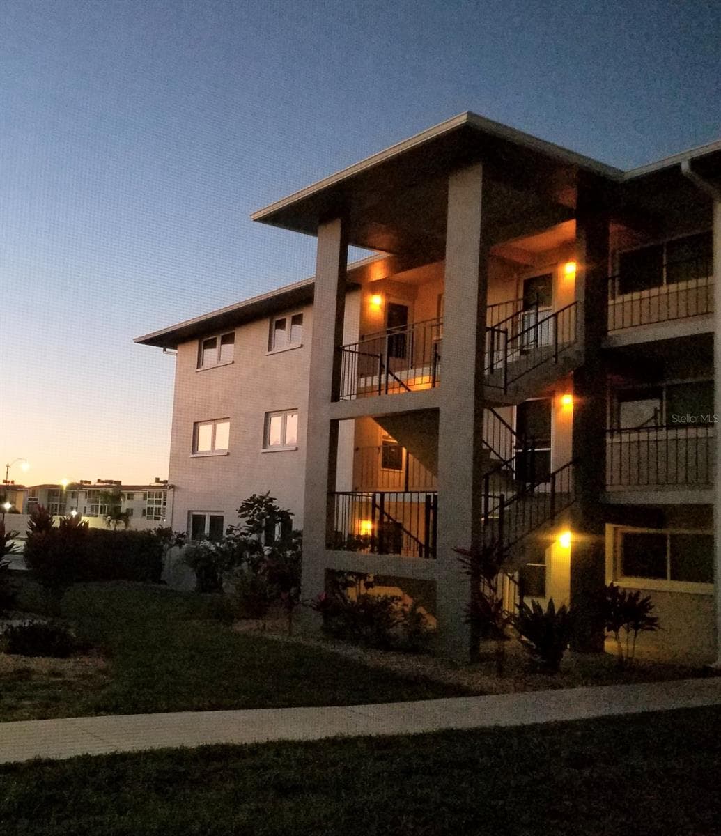evening - 649 S TAMIAMI TRL S #304, VENICE