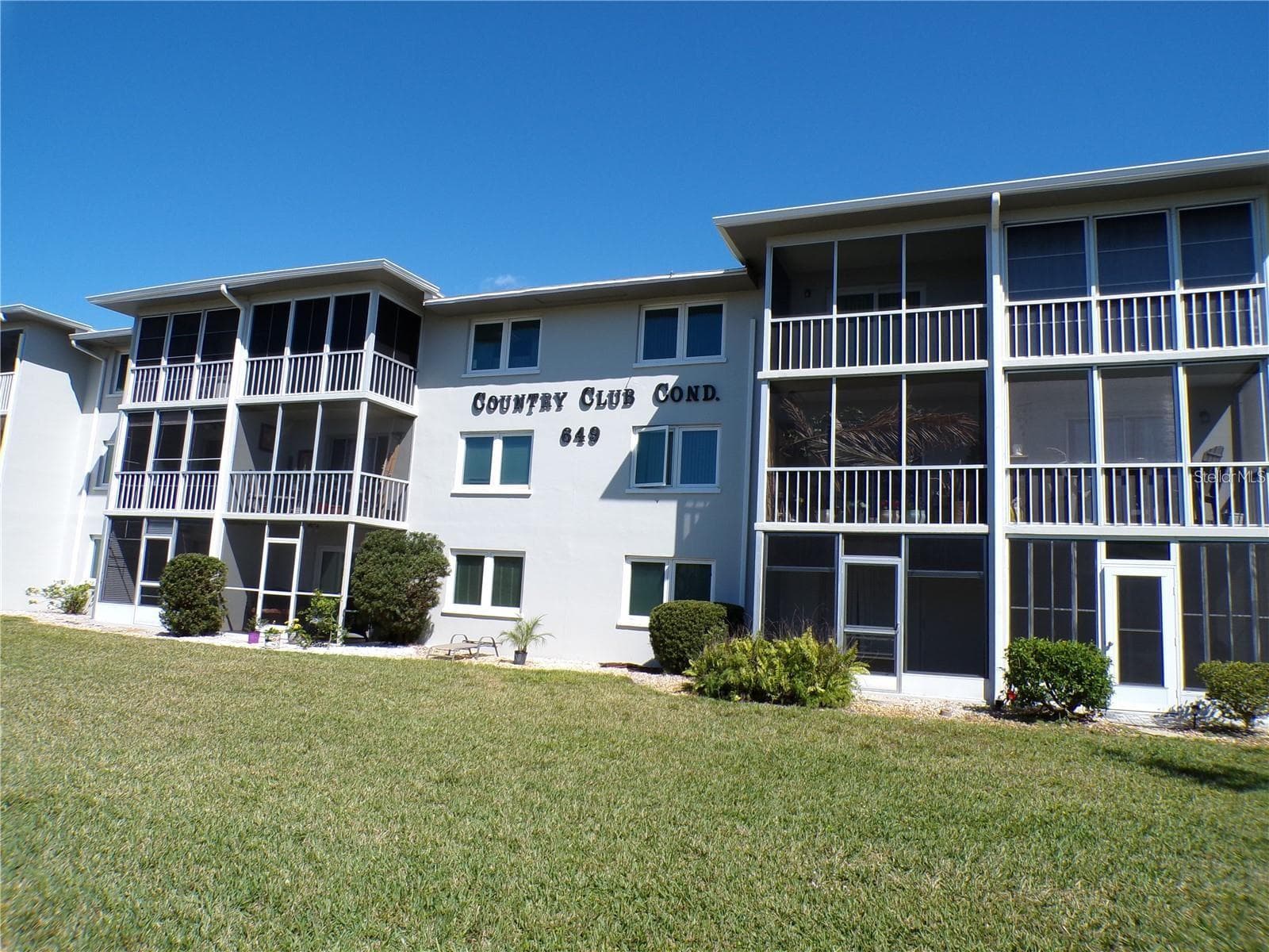 Front of building - 649 S TAMIAMI TRL S #304, VENICE