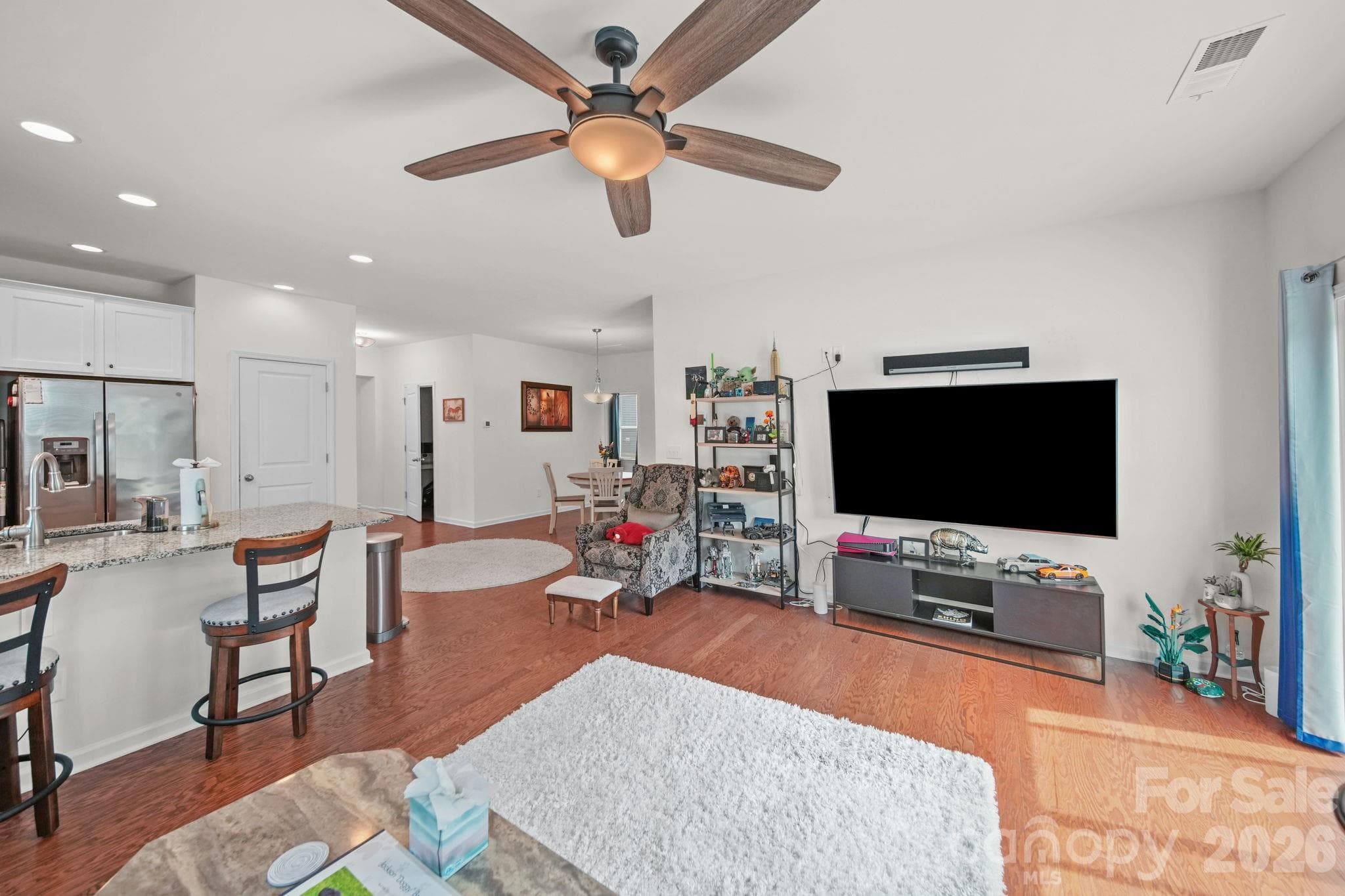 Single Family Residence at 7203 Chrysanthemum Road, Lancaster, photo 6 of 31