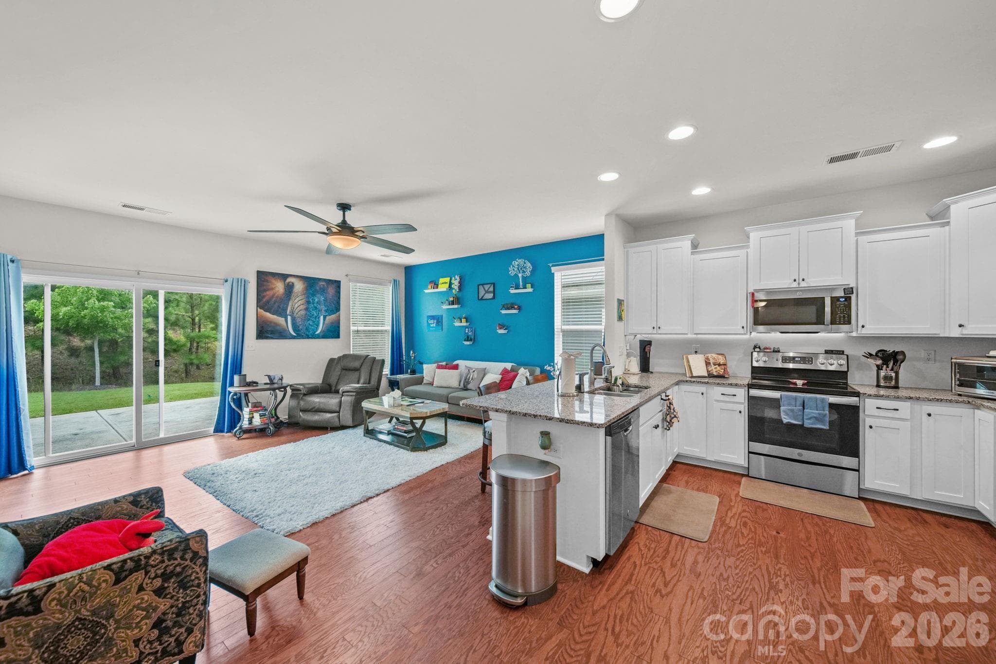 Natural Light - 7203 Chrysanthemum Road, Lancaster