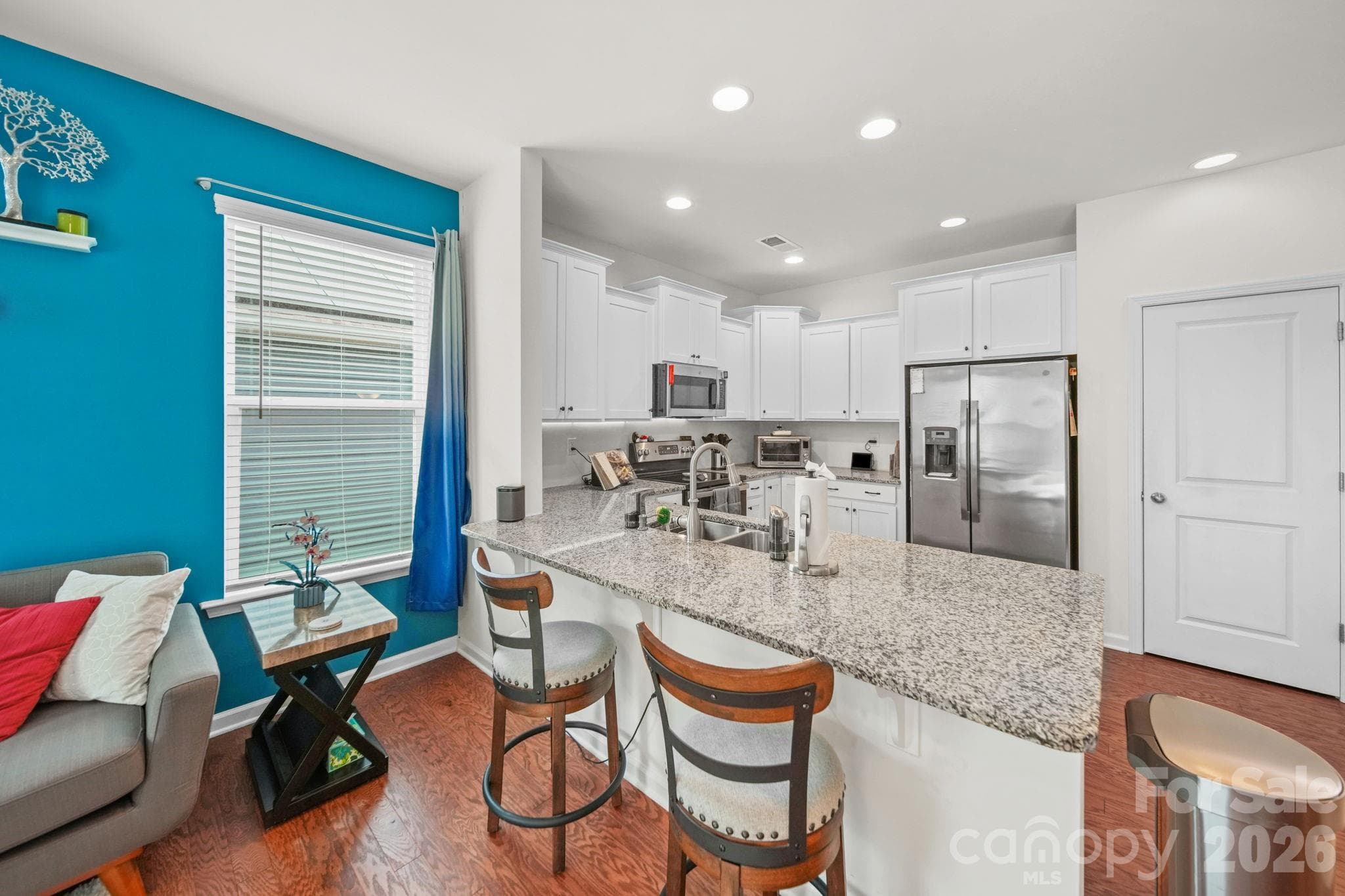 Single Family Residence at 7203 Chrysanthemum Road, Lancaster, photo 10 of 31