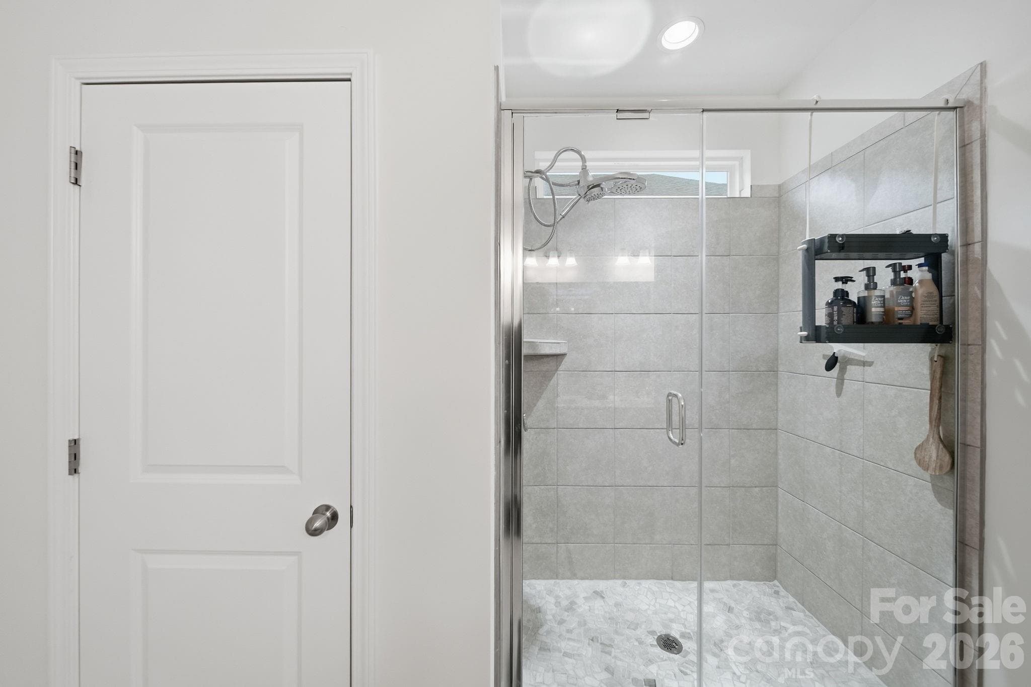 Primary Shower - 7203 Chrysanthemum Road, Lancaster