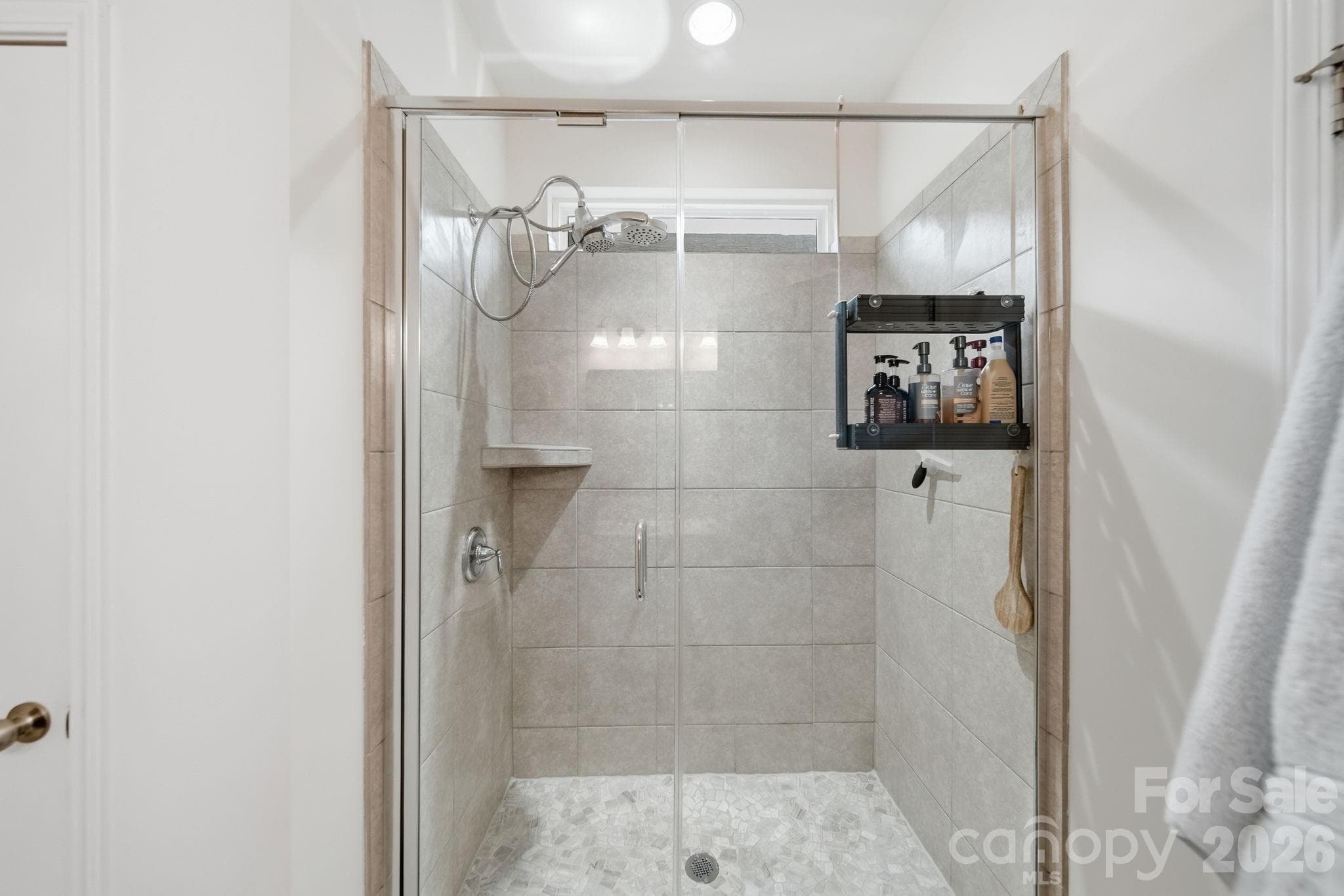 Primary Shower - 7203 Chrysanthemum Road, Lancaster