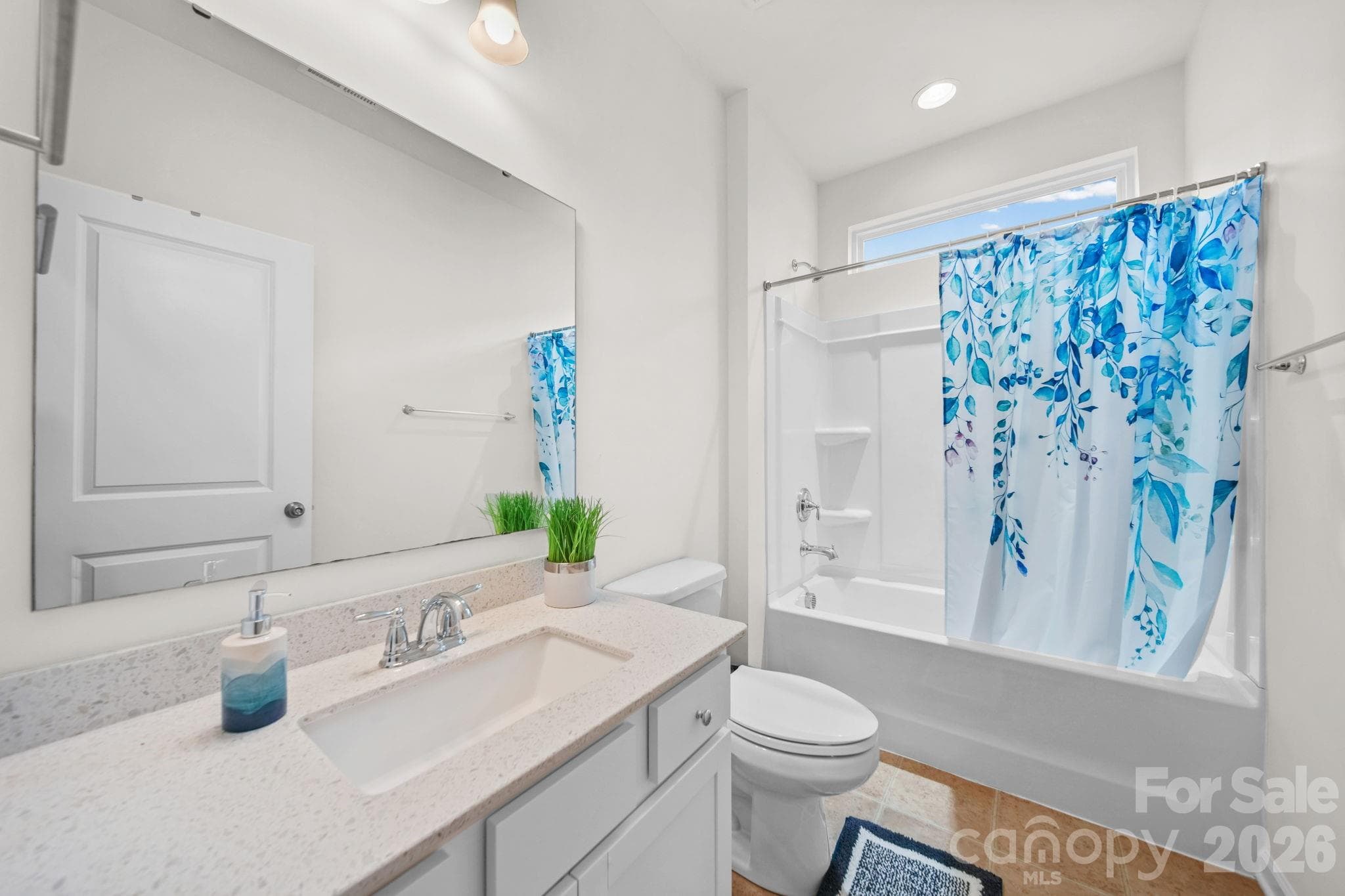 Hall Bath - 7203 Chrysanthemum Road, Lancaster