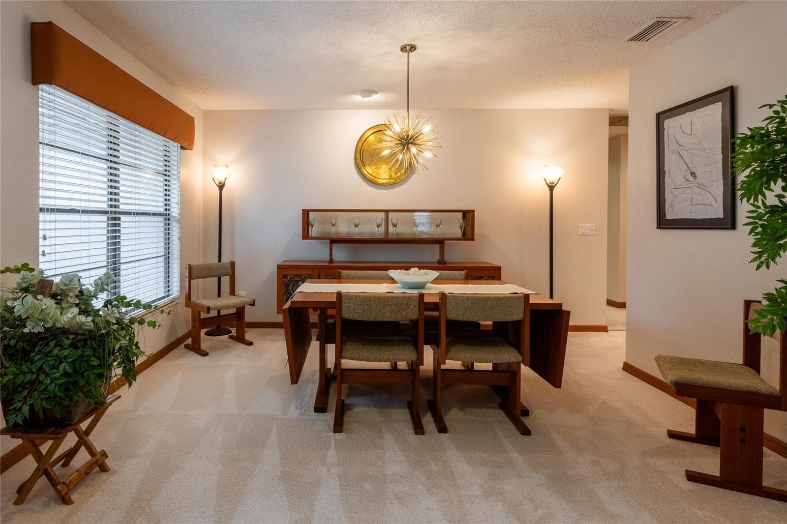 Exceptional formal dining area to entertain guests - 16509 E COURSE DR, TAMPA