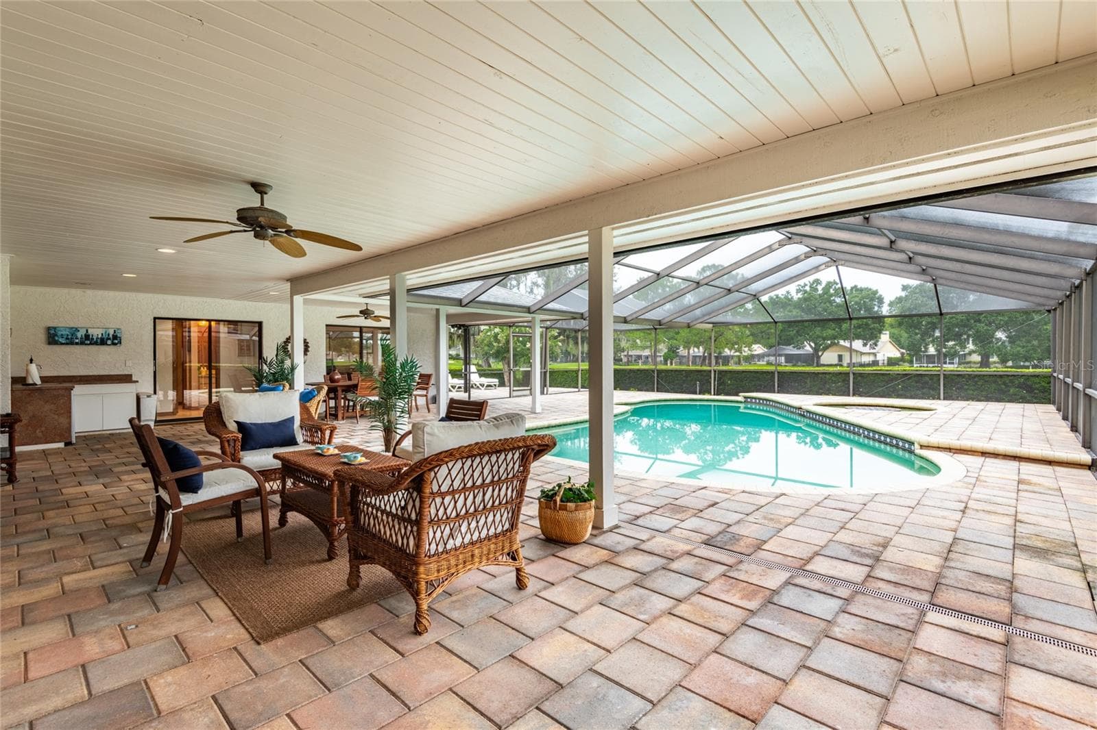 Gorgeous large open outdoor space for entertaing - 16509 E COURSE DR, TAMPA