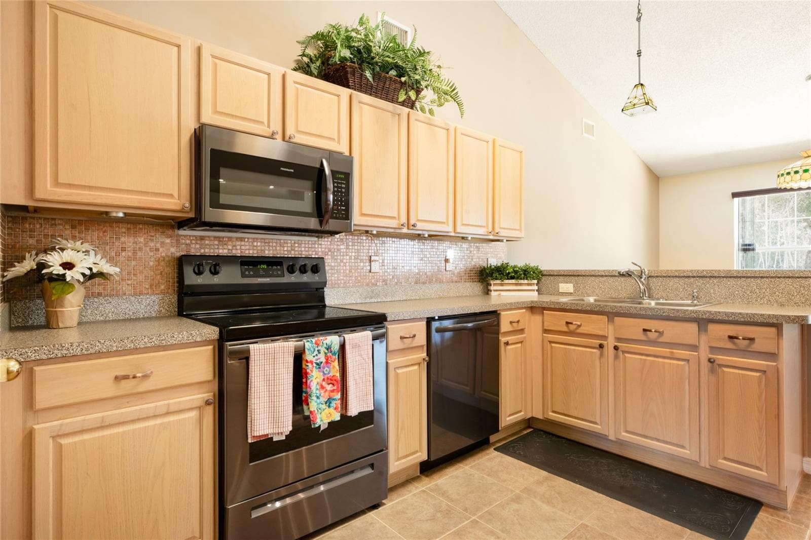 Kitchen - 38 PRINCESS ROSE DR, PALM COAST