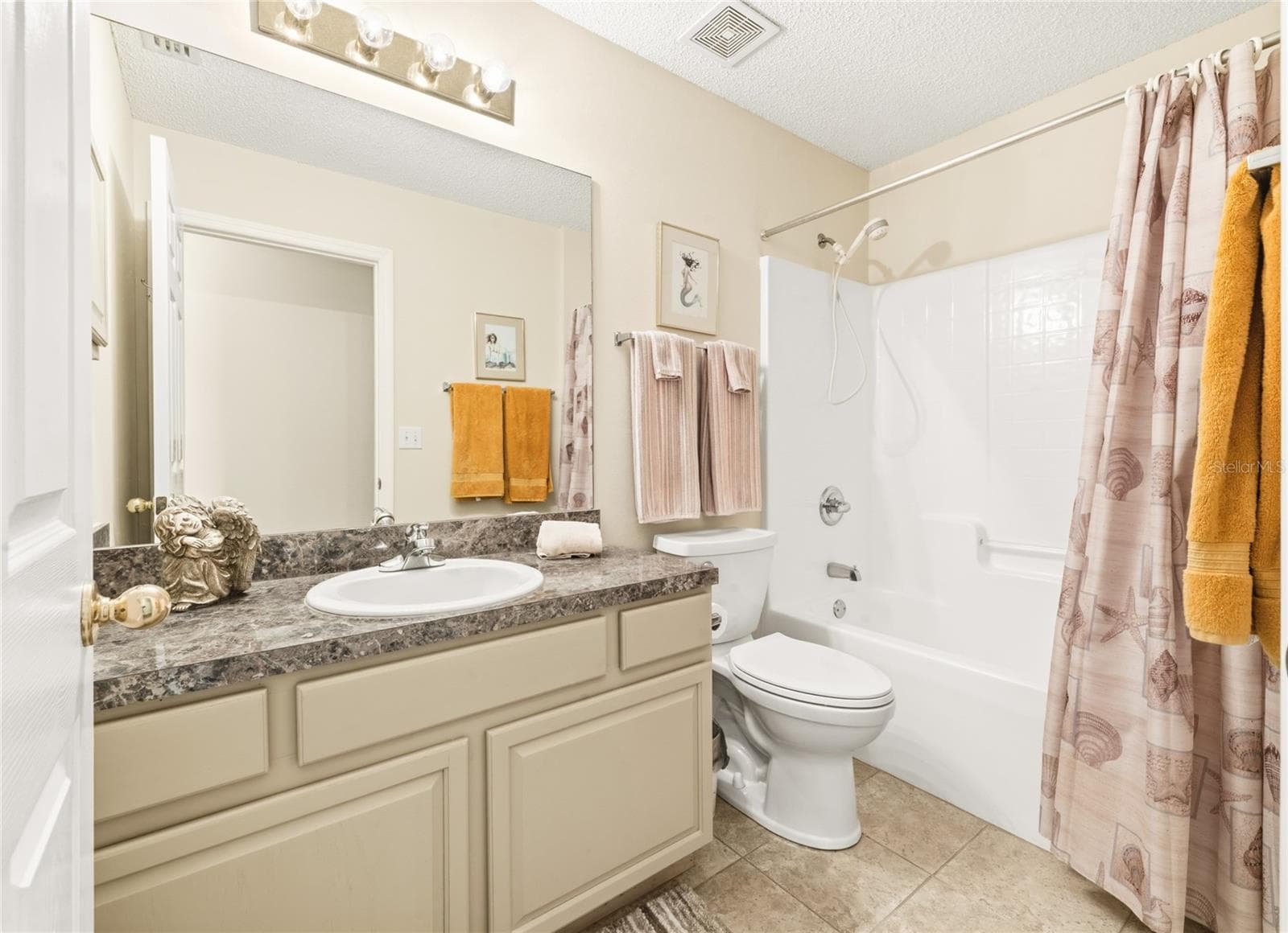 Hall Bathroom - 38 PRINCESS ROSE DR, PALM COAST