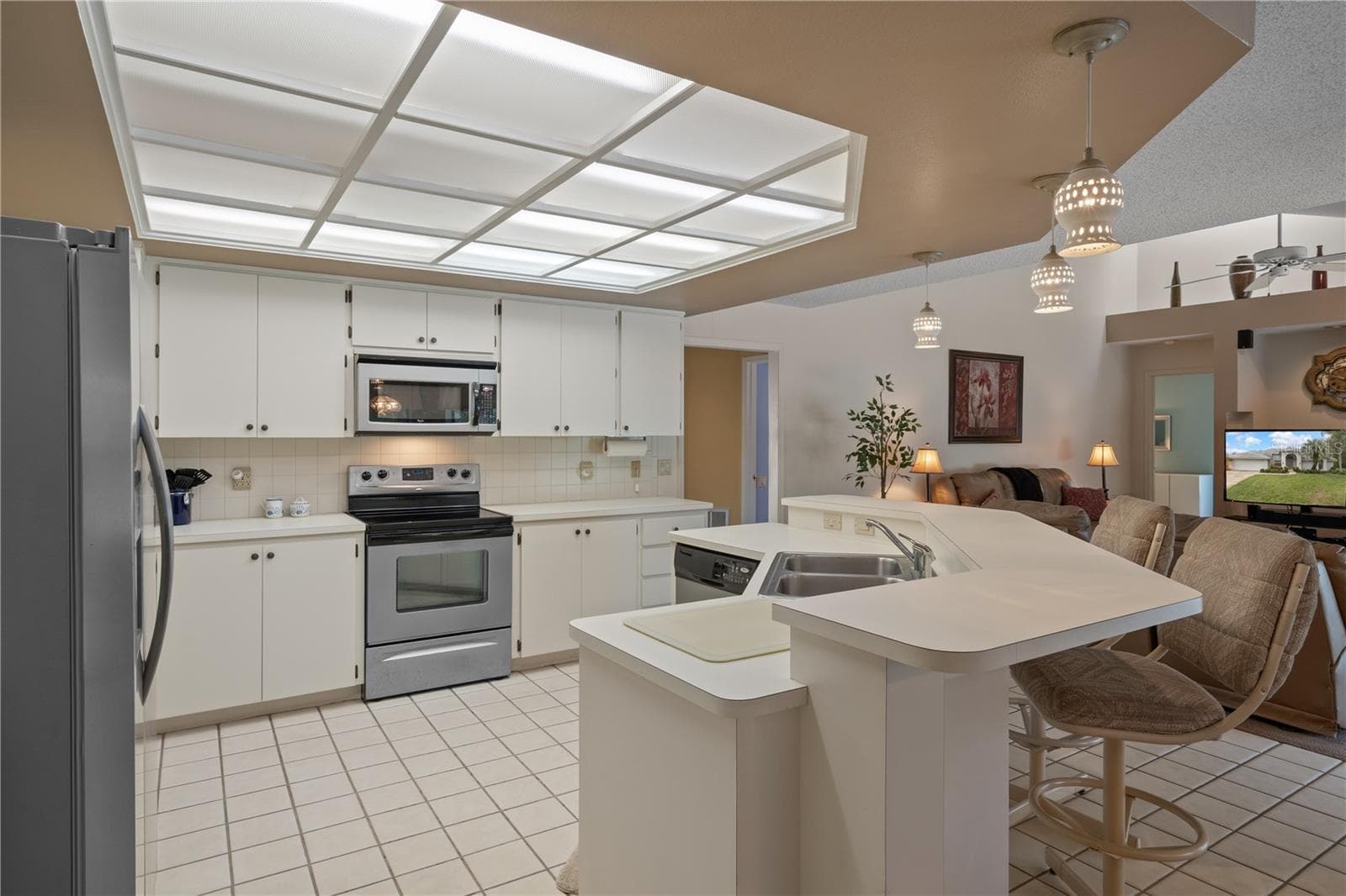 Single Family Residence at 3225 GLENWOOD CIR, HOLIDAY, photo 18 of 60