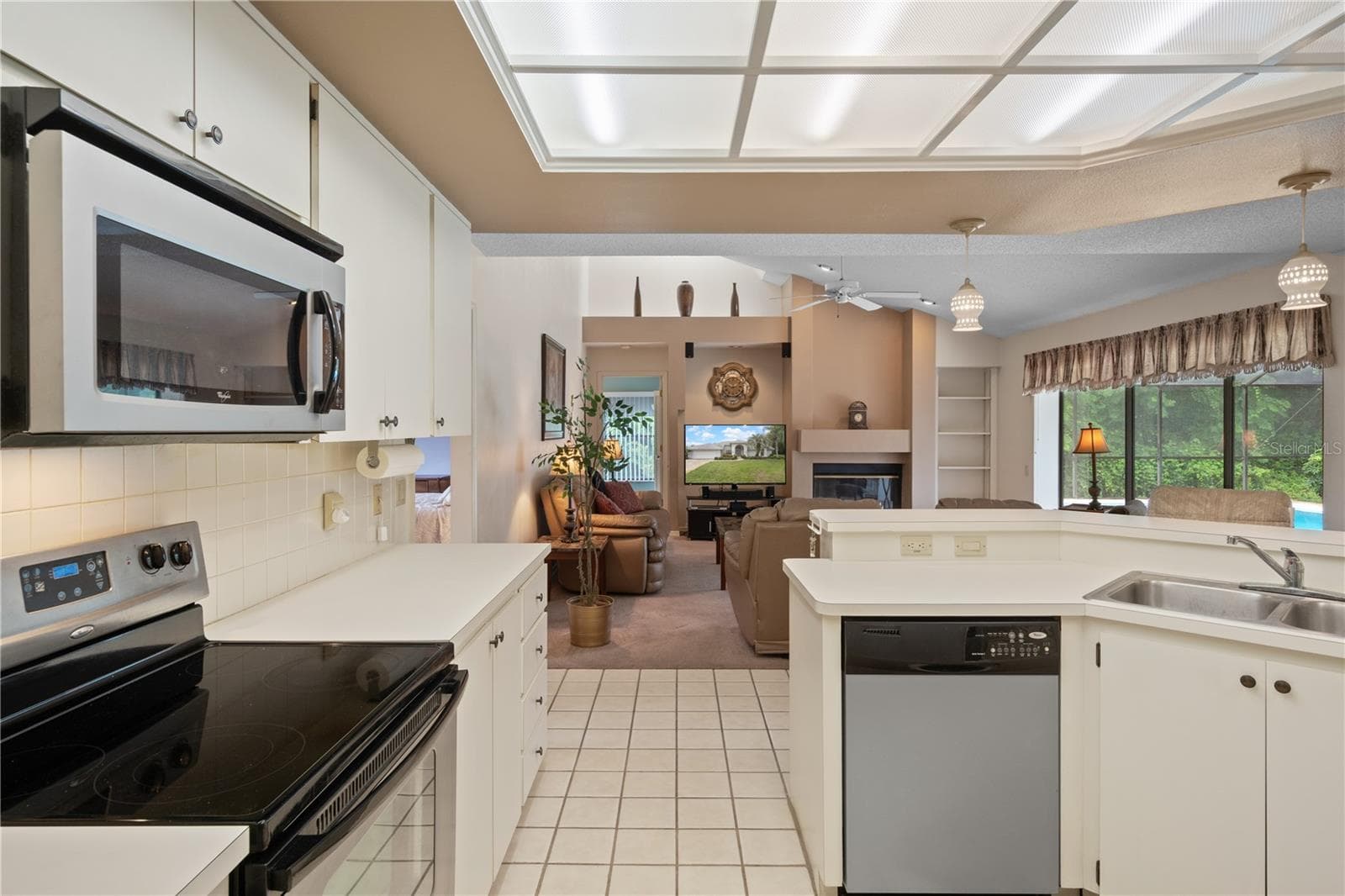 Single Family Residence at 3225 GLENWOOD CIR, HOLIDAY, photo 20 of 60