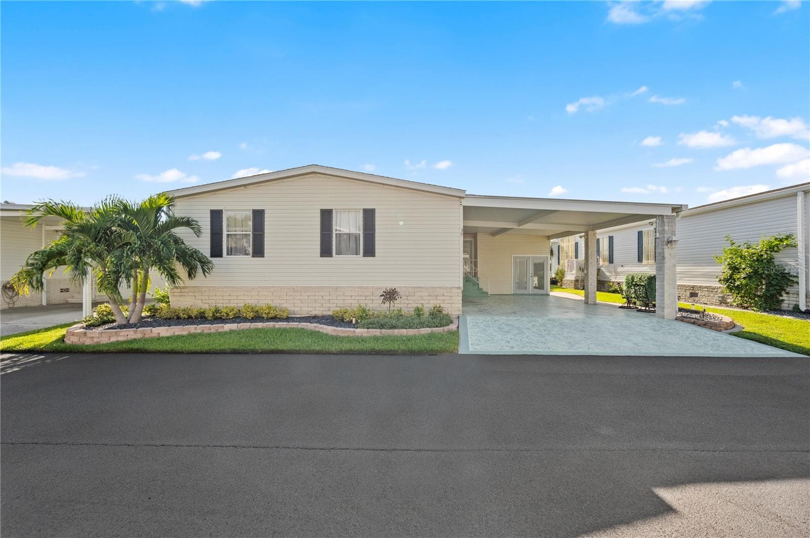 Front 39 Emden - 39 EMDEN CIR, PUNTA GORDA