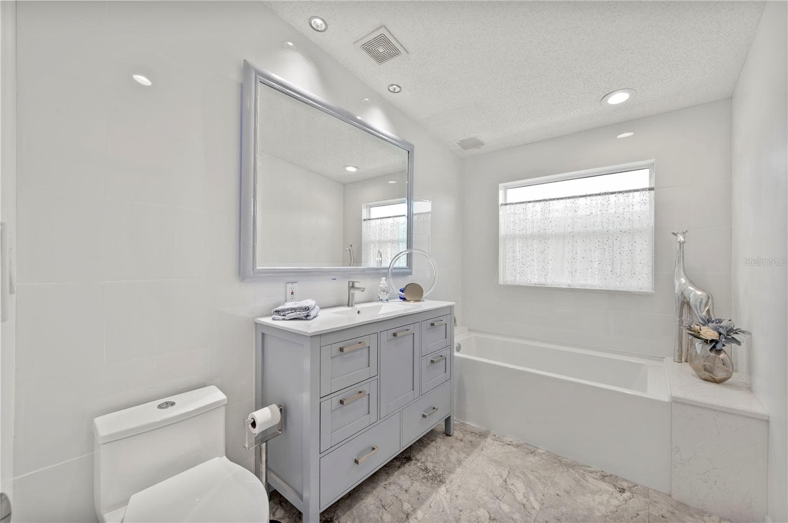 Guest Bathroom - 39 EMDEN CIR, PUNTA GORDA