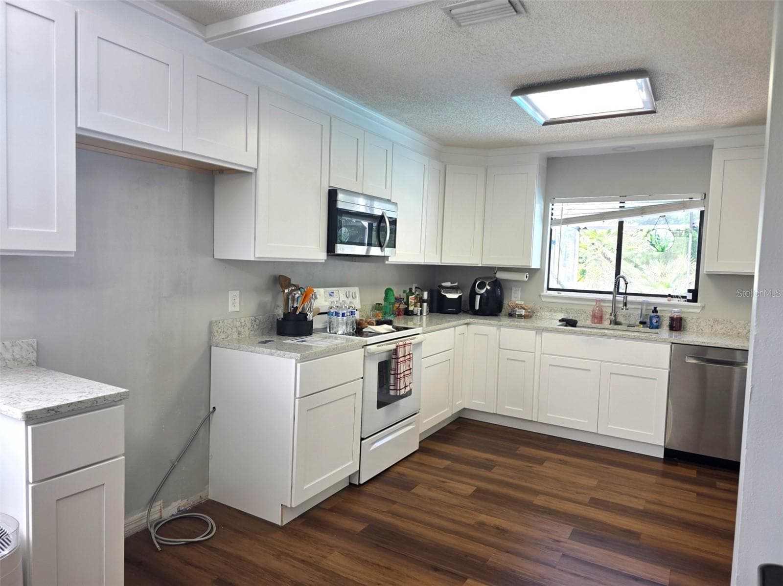 Kitchen (refrigerator is in garage) - 1040 W VILLAGE GREEN RD, DELAND