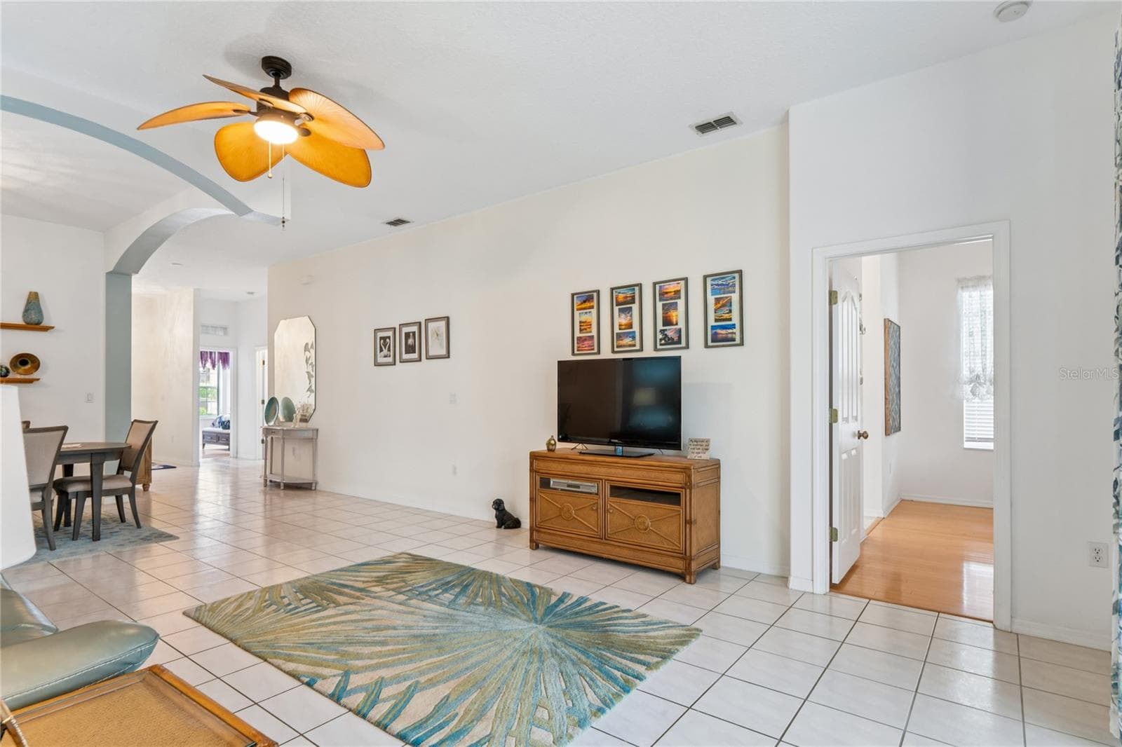 ENTRY TO PRIMARY BEDROOM AND ENSUITE BATH CONVENIENTLY LOCATED OFF LIVING AREA - SUMMERTREE PRCL 03A PH 02, NEW PORT RICHEY