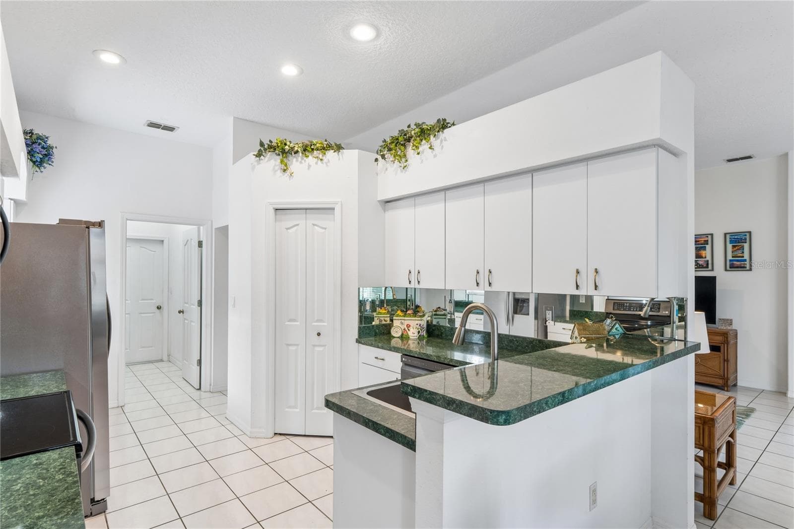 CONVENIENT PANTRY AND CAN LIGHTING - SUMMERTREE PRCL 03A PH 02, NEW PORT RICHEY