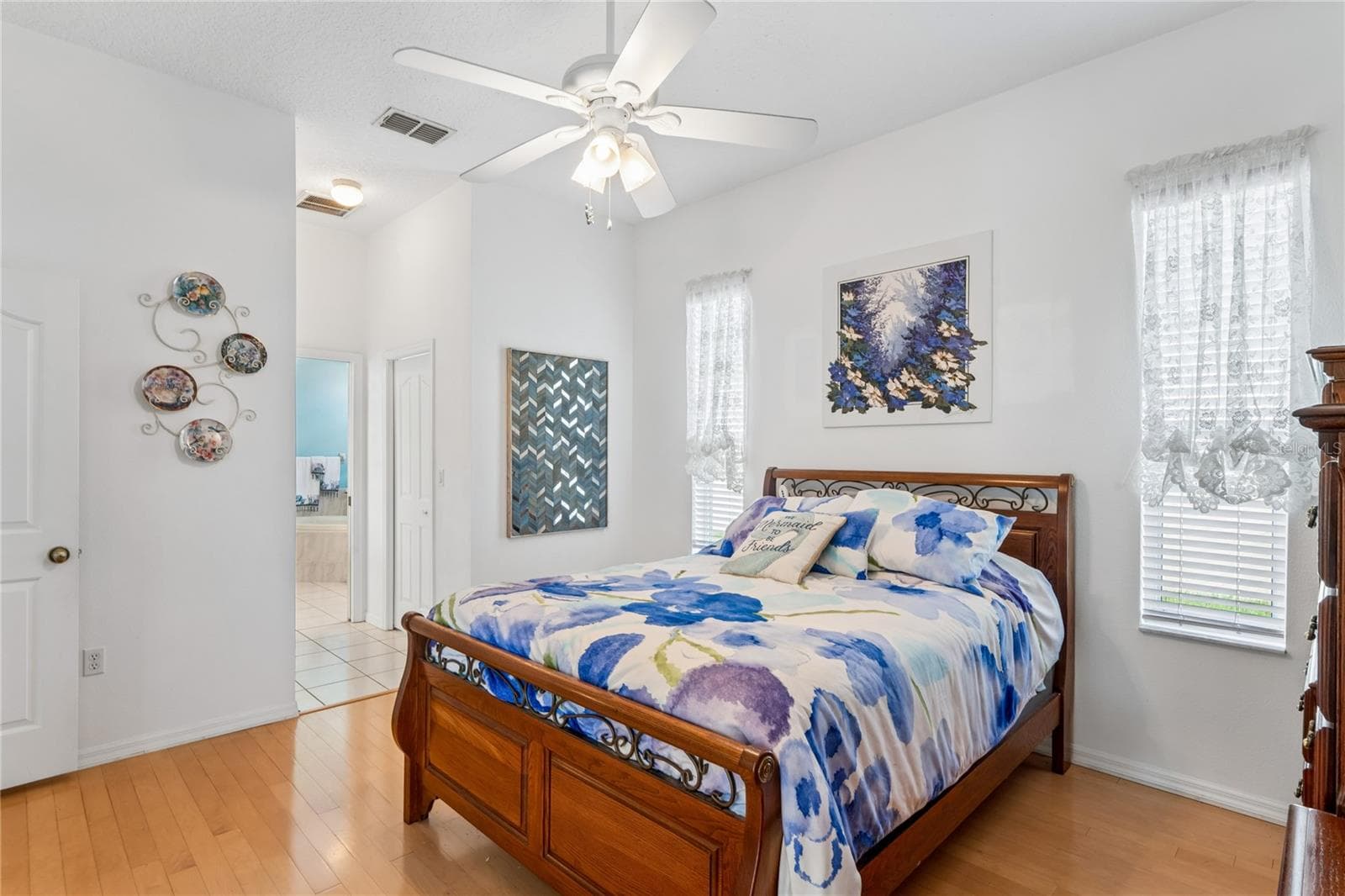 MASTER BEDROOM WITH ENTRY TO ENSUITE - SUMMERTREE PRCL 03A PH 02, NEW PORT RICHEY