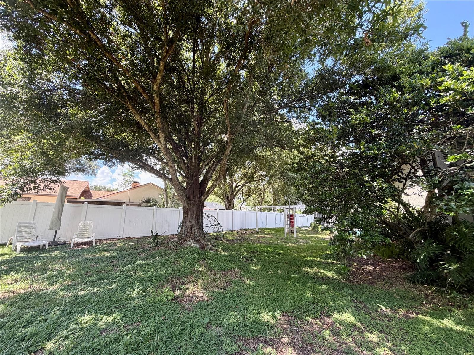 Single Family Residence at 405 VALLEY CT, WINTER HAVEN, photo 17 of 88