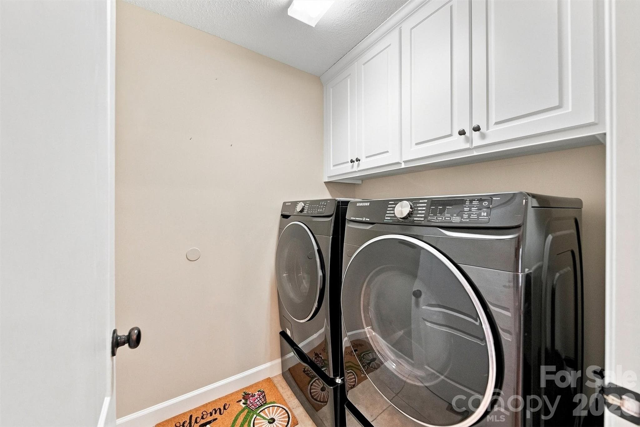 Laundry room on Main Level - 6011 Dockside Drive, Hickory