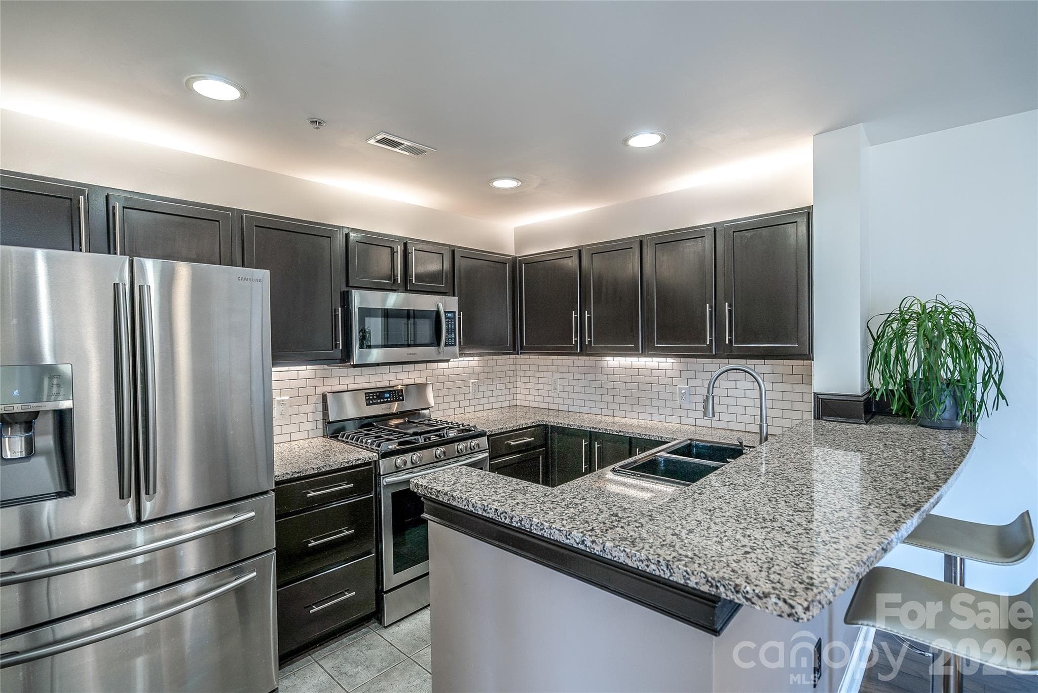 Condominium at 718 W Trade Street, Charlotte, photo 6 of 41