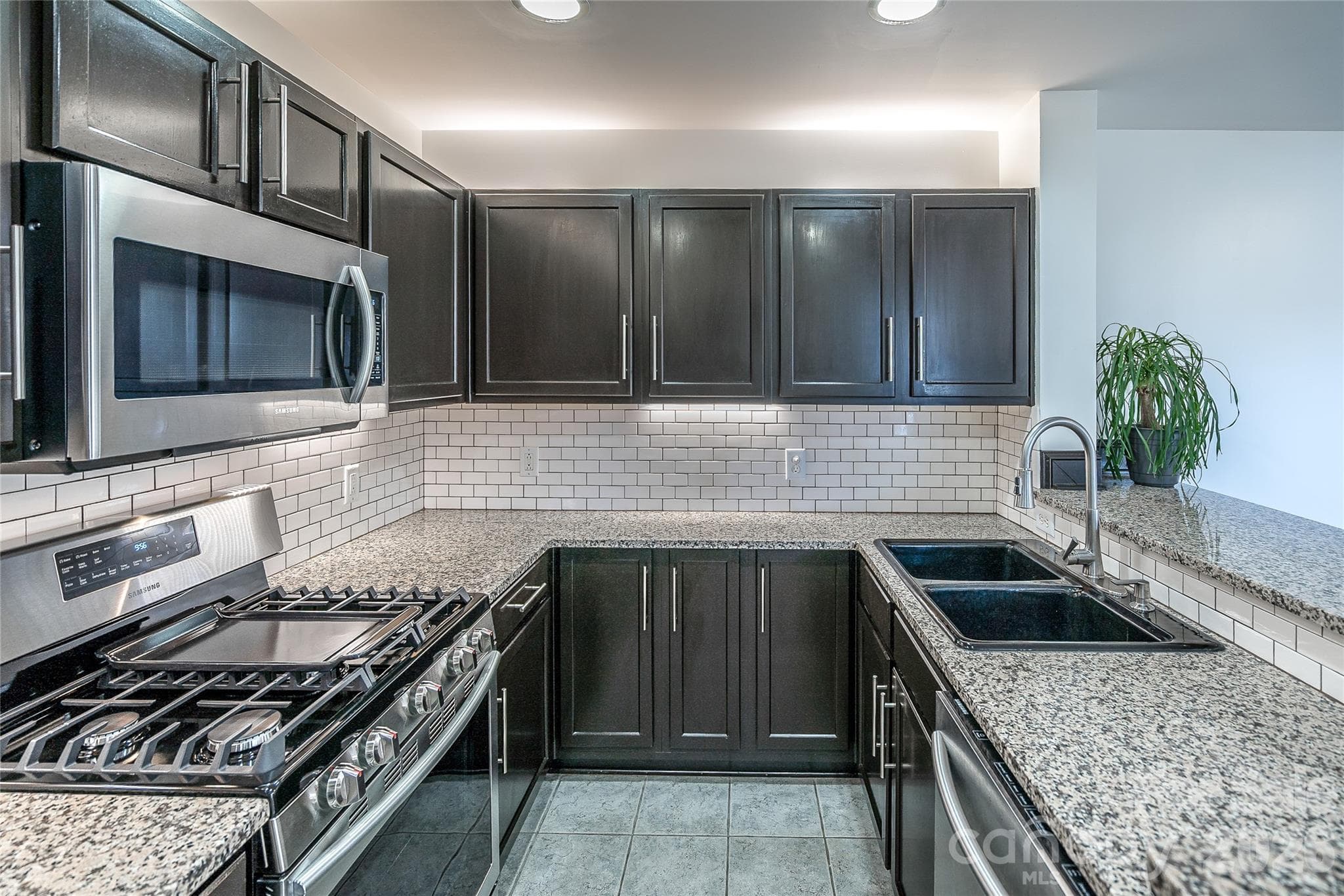 Condominium at 718 W Trade Street, Charlotte, photo 7 of 41