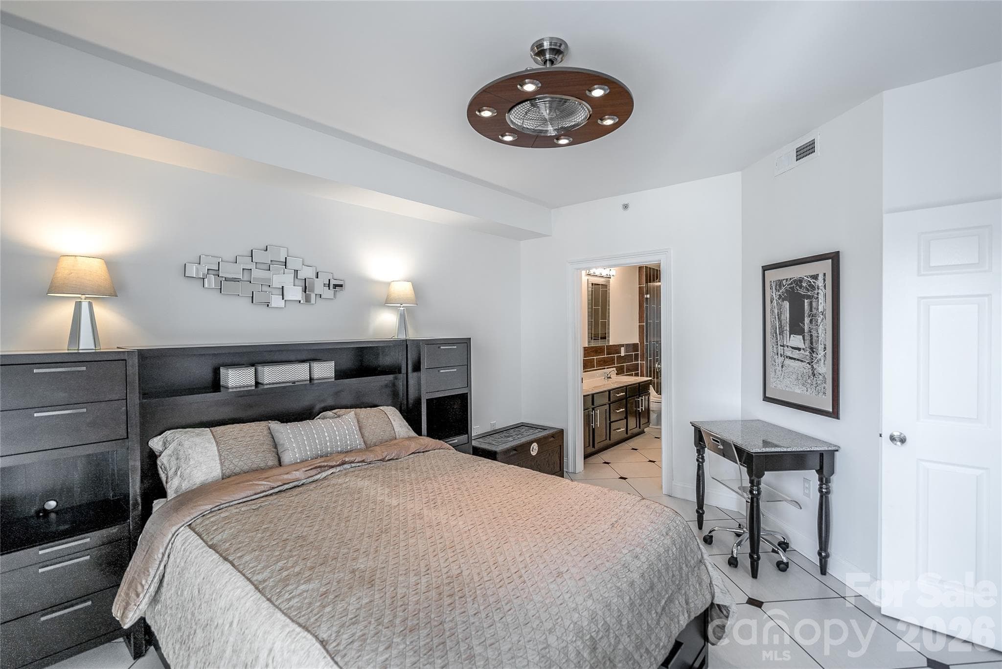 Condominium at 718 W Trade Street, Charlotte, photo 11 of 41
