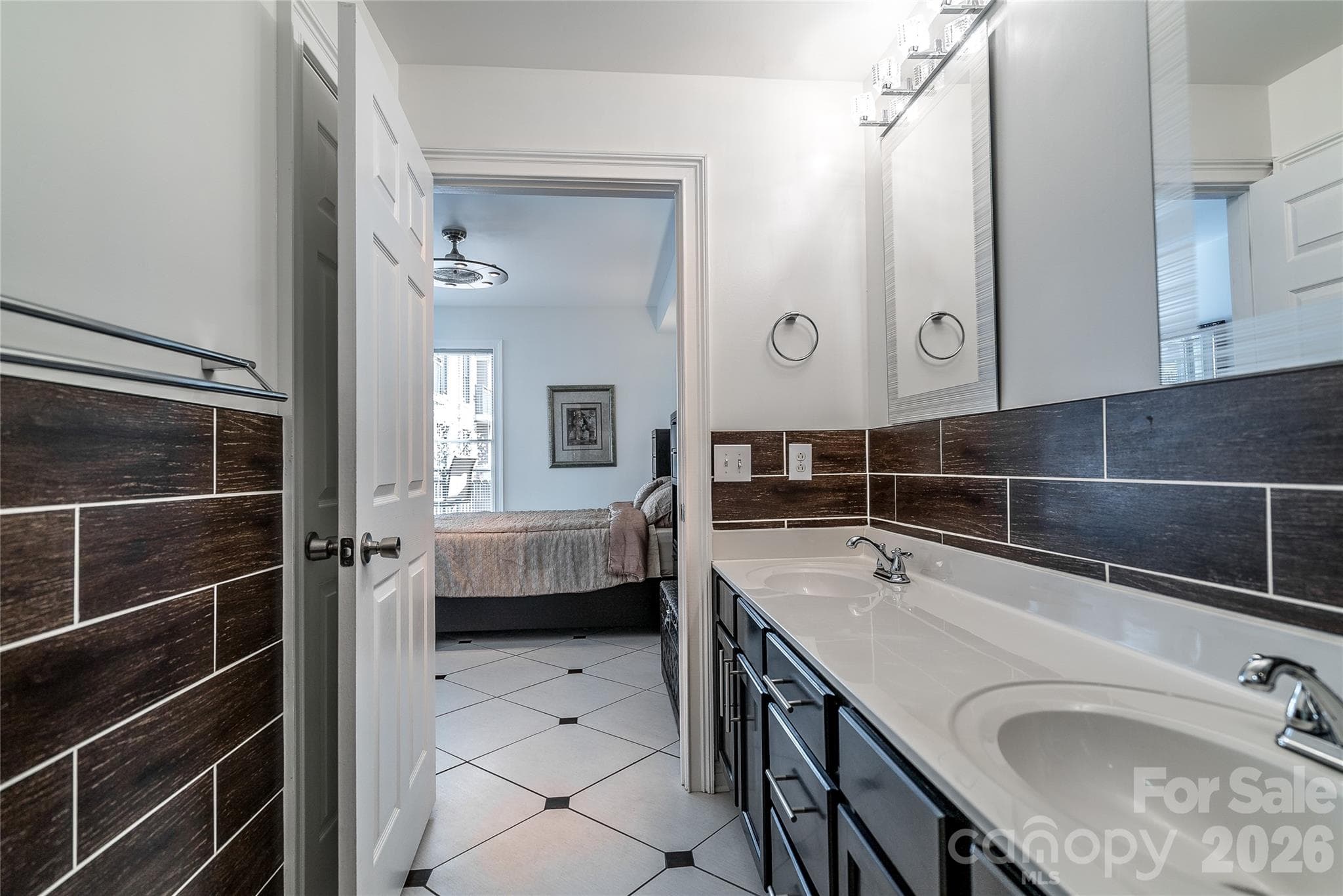 Condominium at 718 W Trade Street, Charlotte, photo 12 of 41