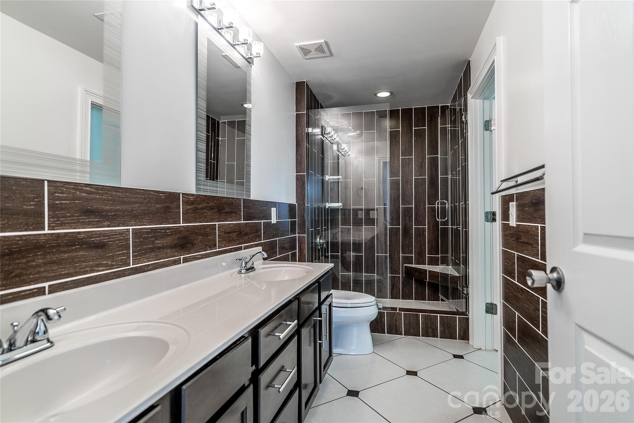 Condominium at 718 W Trade Street, Charlotte, photo 13 of 41