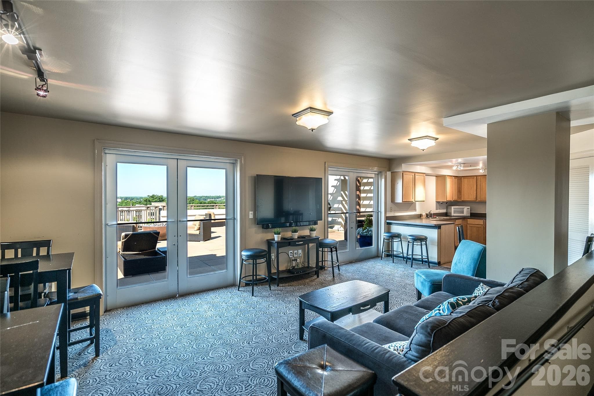 Condominium at 718 W Trade Street, Charlotte, photo 25 of 41