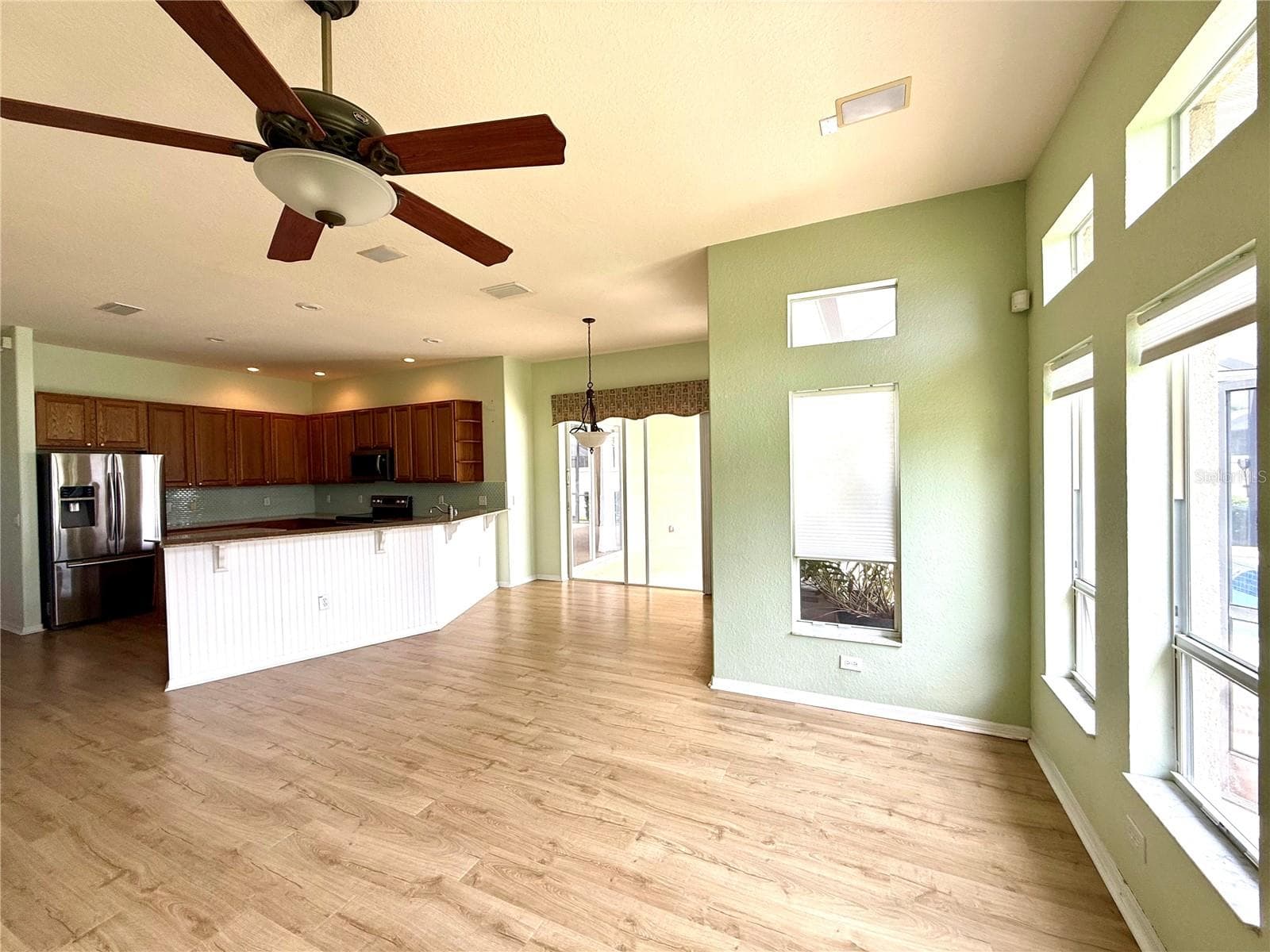 Single Family Residence at 3735 GAVIOTA DR, RUSKIN, photo 9 of 32