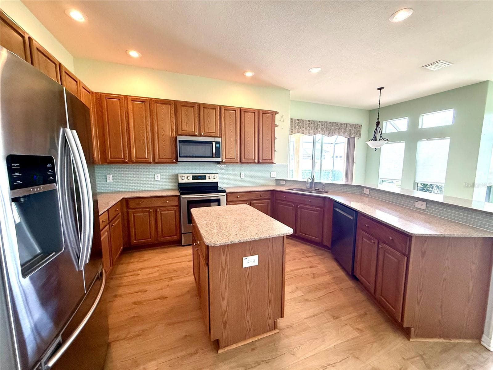 Single Family Residence at 3735 GAVIOTA DR, RUSKIN, photo 10 of 32