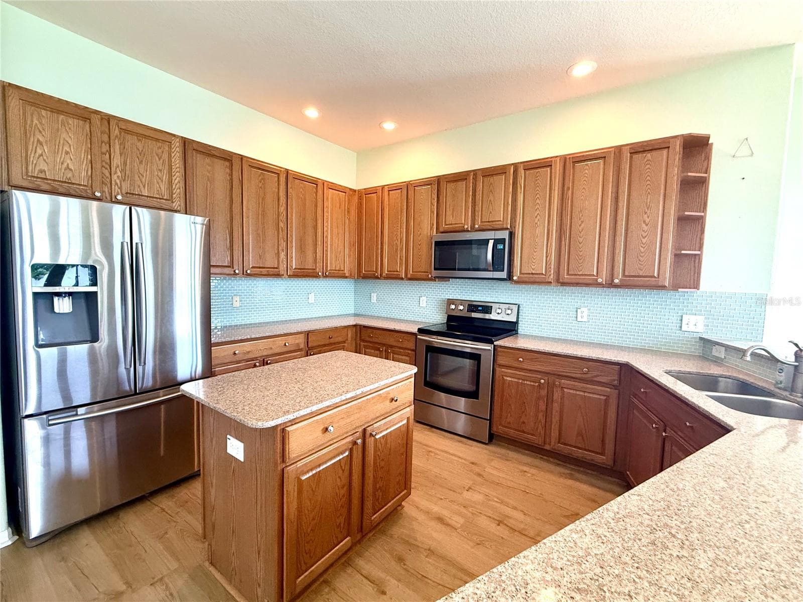 Single Family Residence at 3735 GAVIOTA DR, RUSKIN, photo 11 of 32
