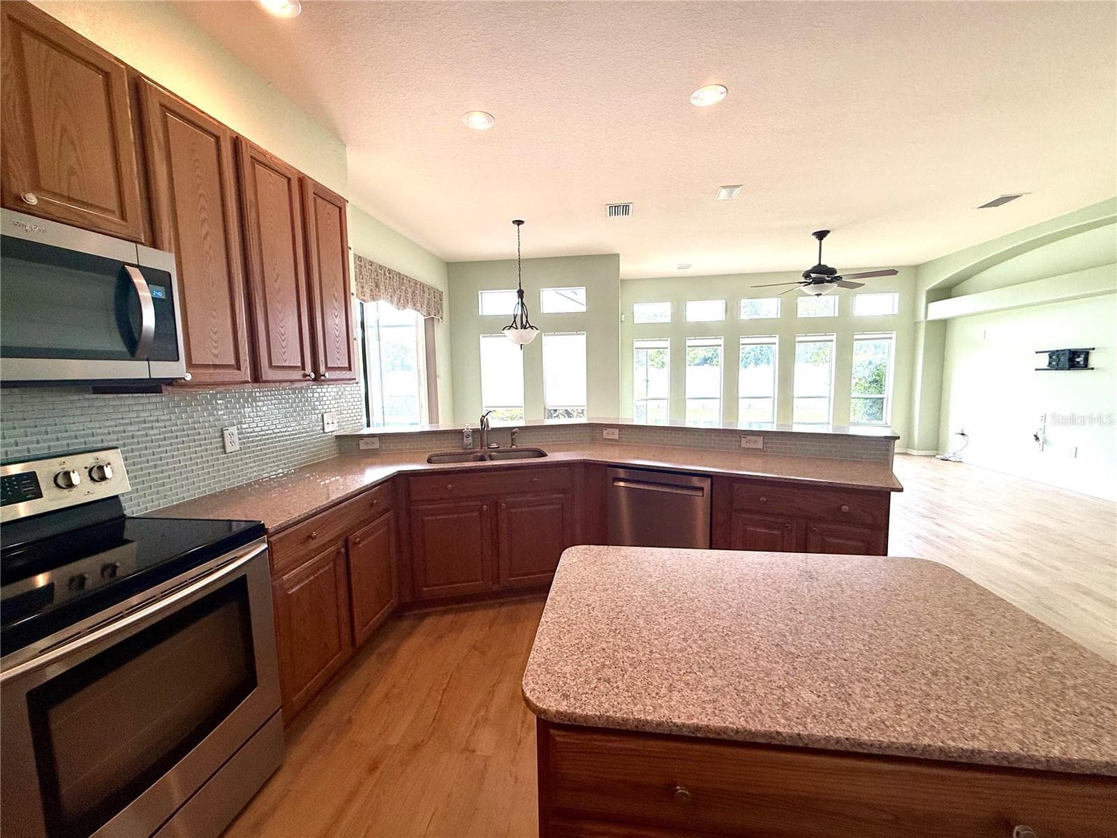 Single Family Residence at 3735 GAVIOTA DR, RUSKIN, photo 14 of 32