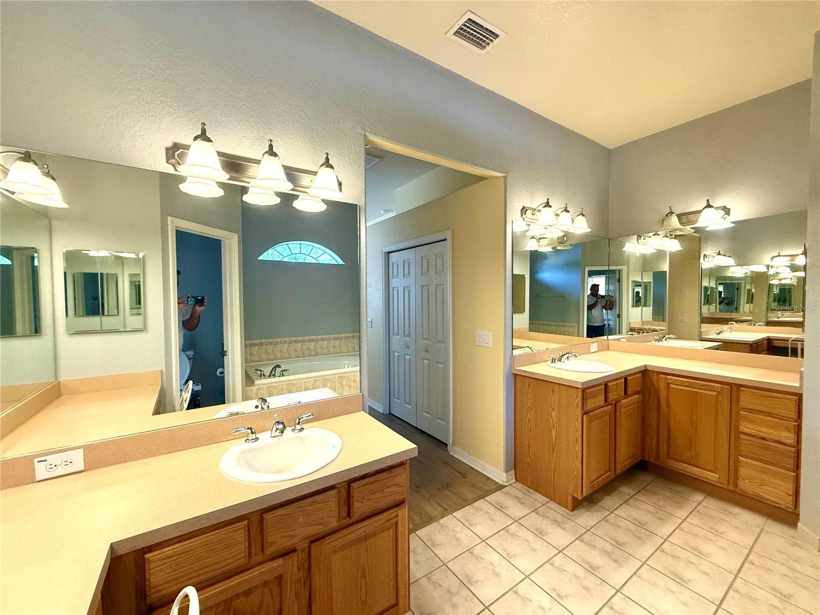 Single Family Residence at 3735 GAVIOTA DR, RUSKIN, photo 17 of 32