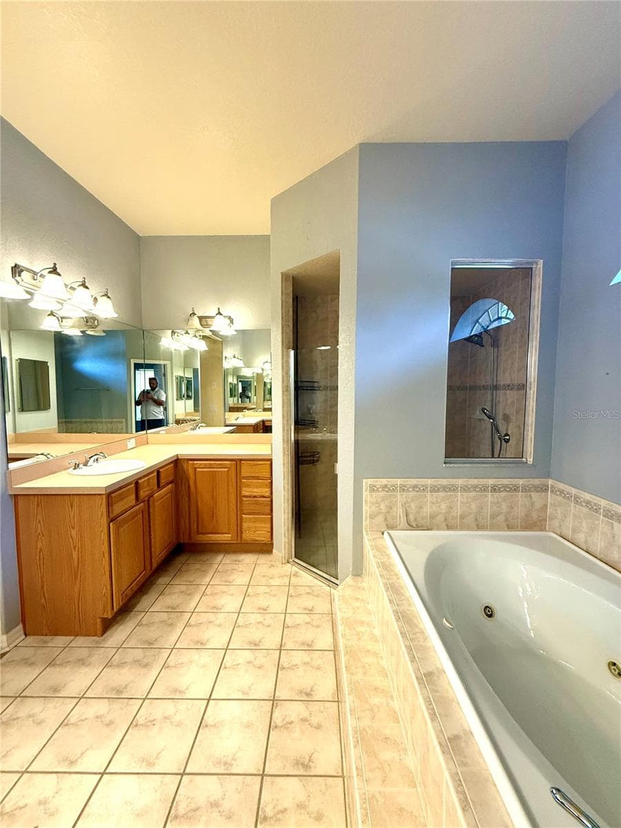 Single Family Residence at 3735 GAVIOTA DR, RUSKIN, photo 19 of 32