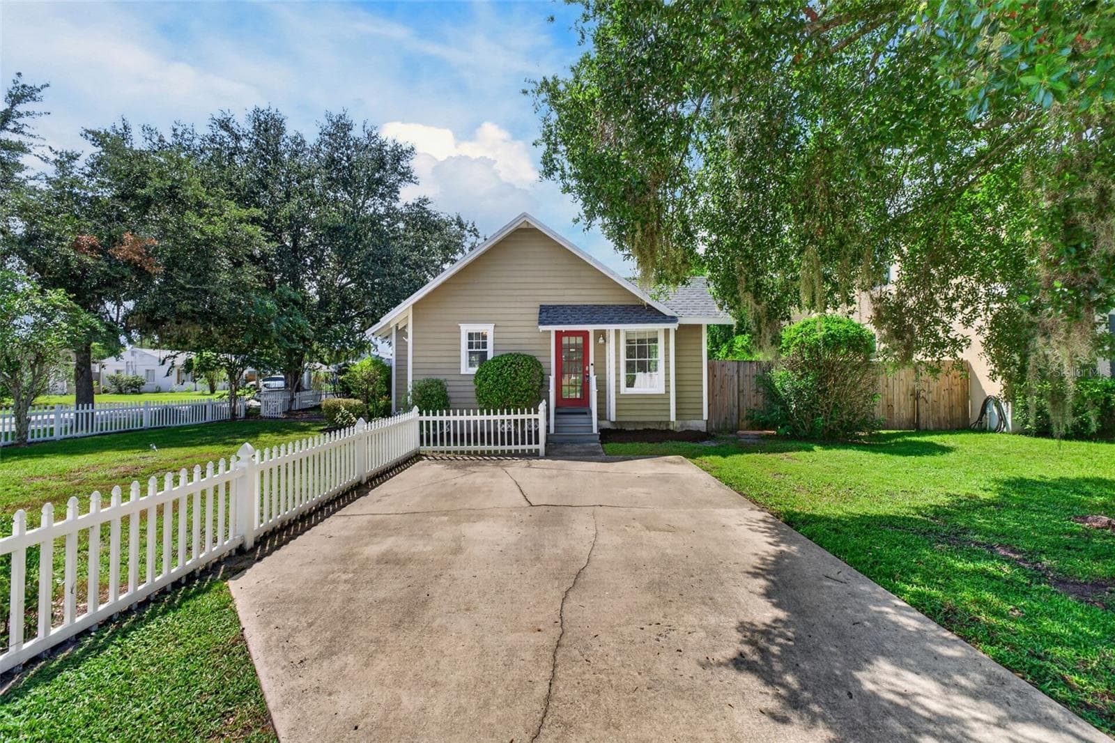Single Family Residence at 1601 BRYN MAWR ST, ORLANDO, photo 8 of 100
