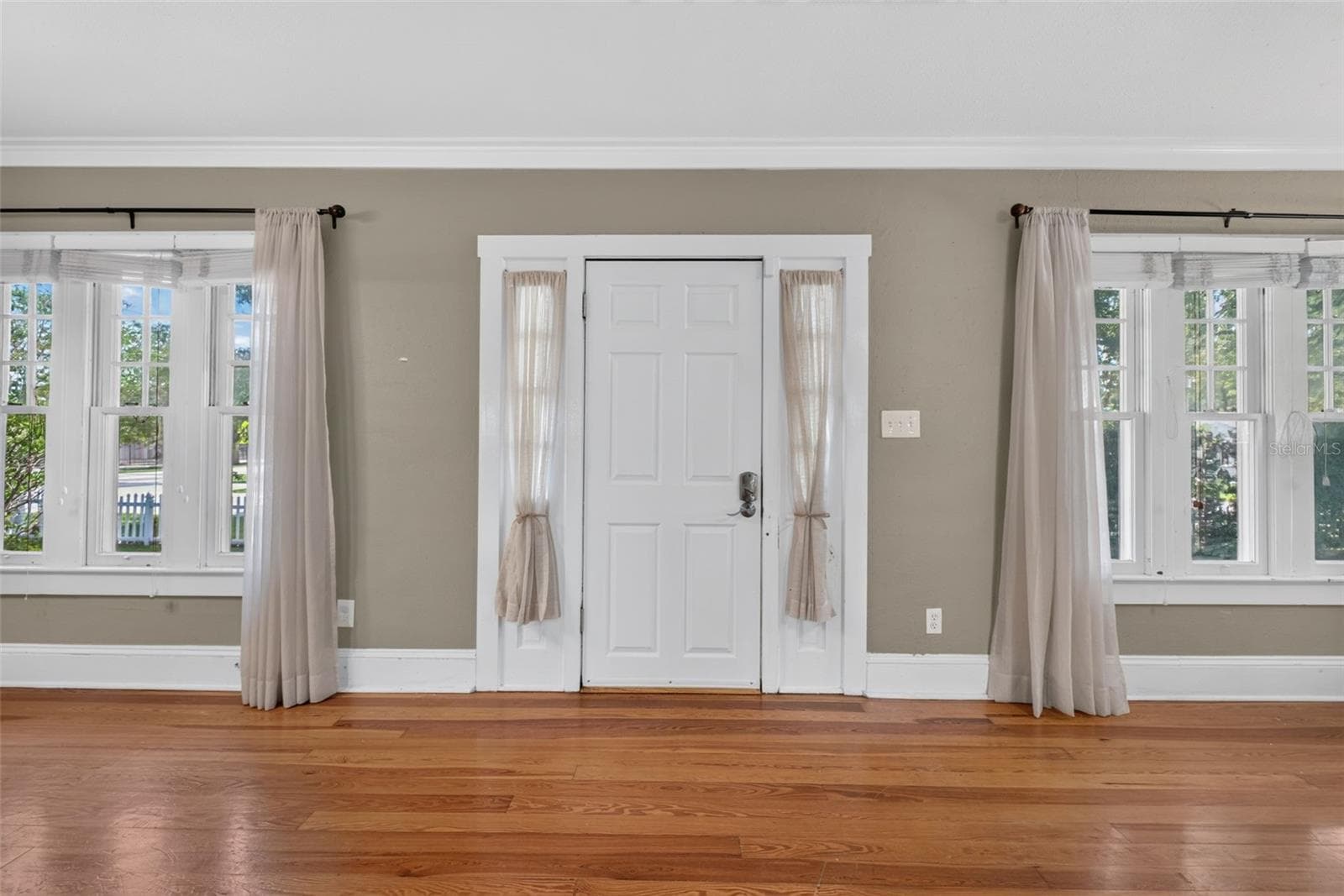 Single Family Residence at 1601 BRYN MAWR ST, ORLANDO, photo 10 of 100