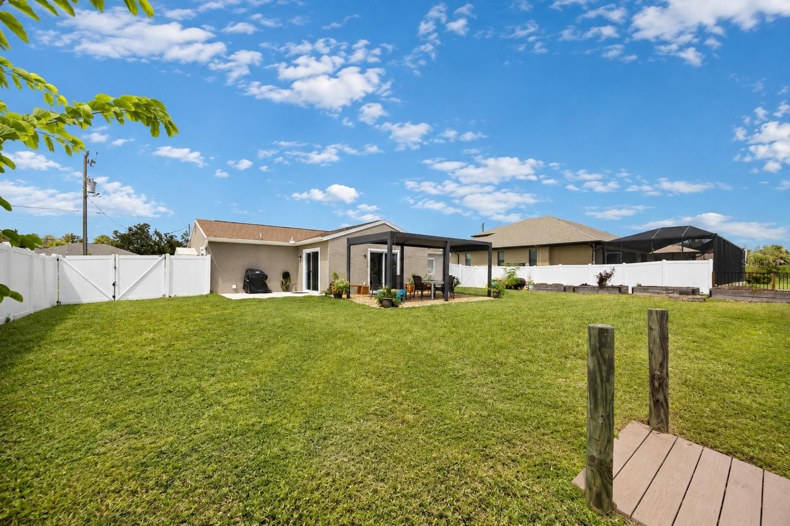 huge, fully fenced backyard - 4394 LIBRARY ST, PORT CHARLOTTE